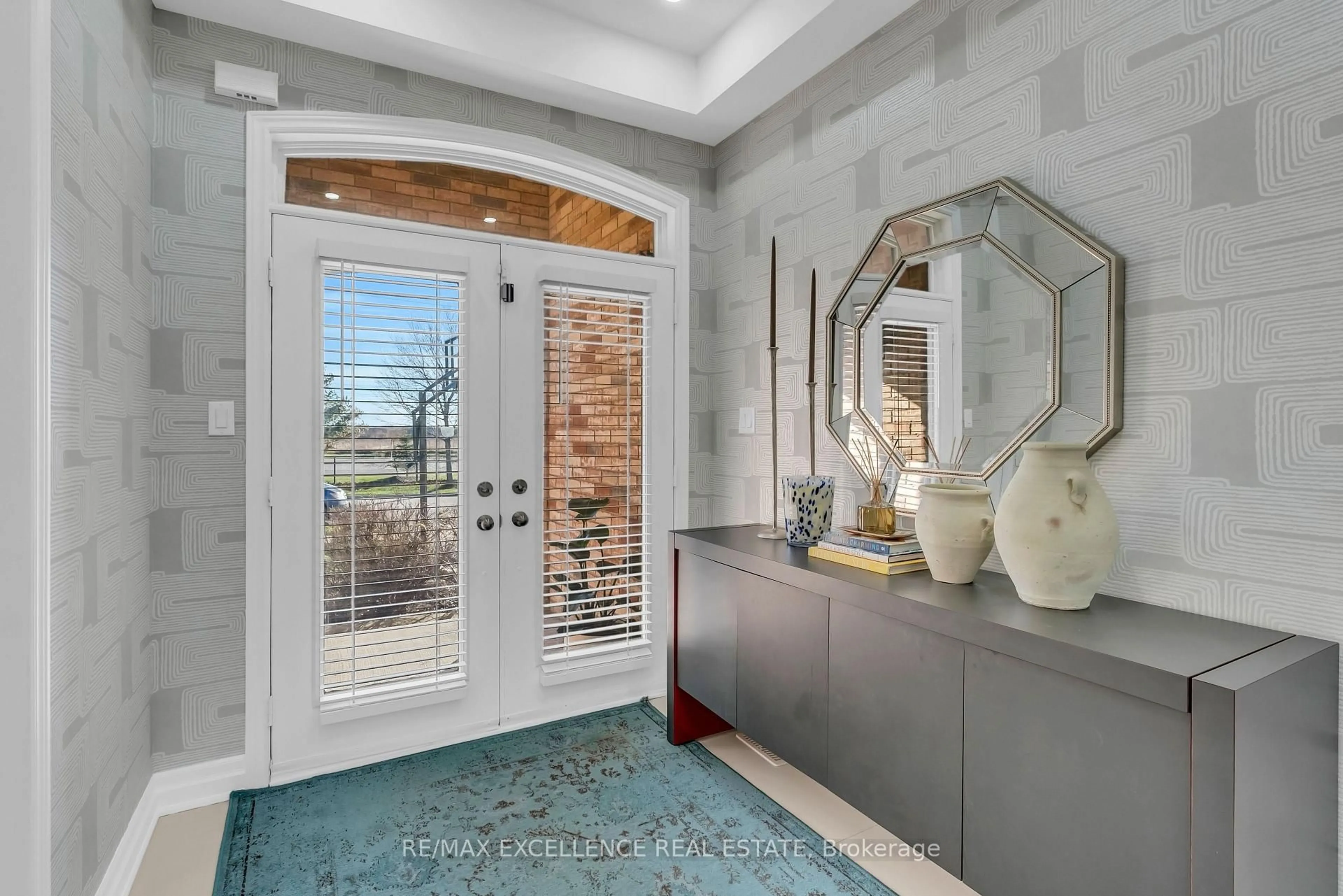 Indoor entryway for 40 Imperial Lakes Dr, Brampton Ontario L6P 2V3