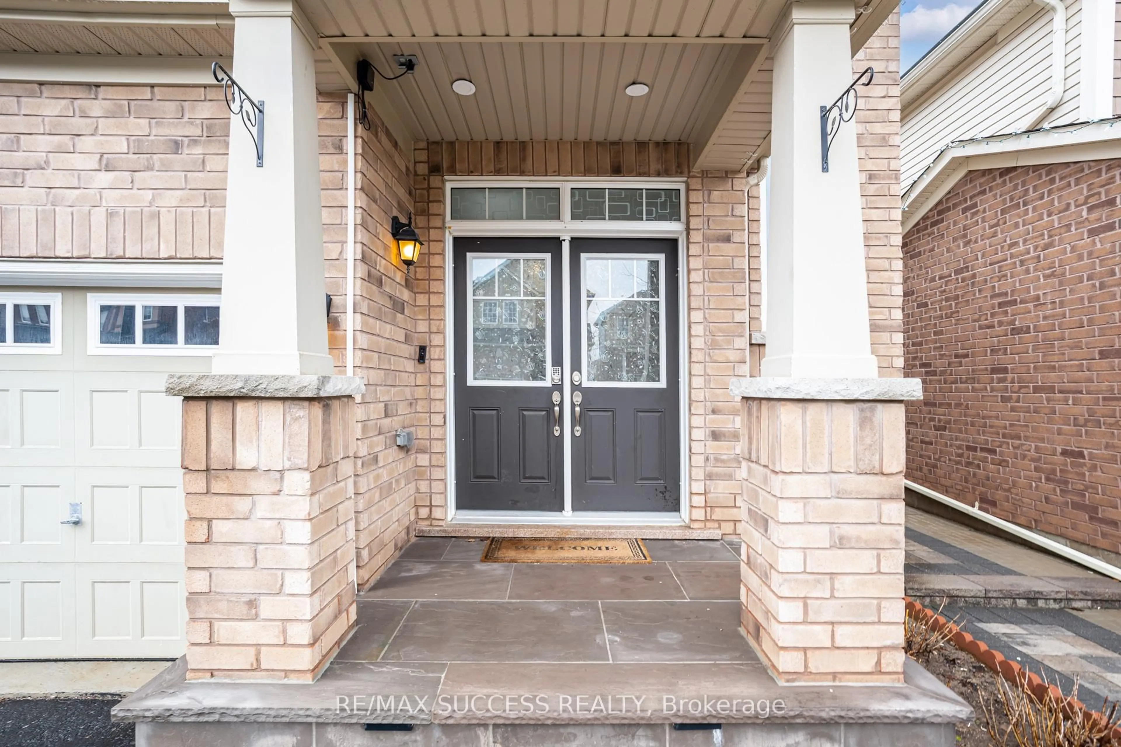 Indoor entryway for 91 Tysonville Circ, Brampton Ontario L7A 4B2