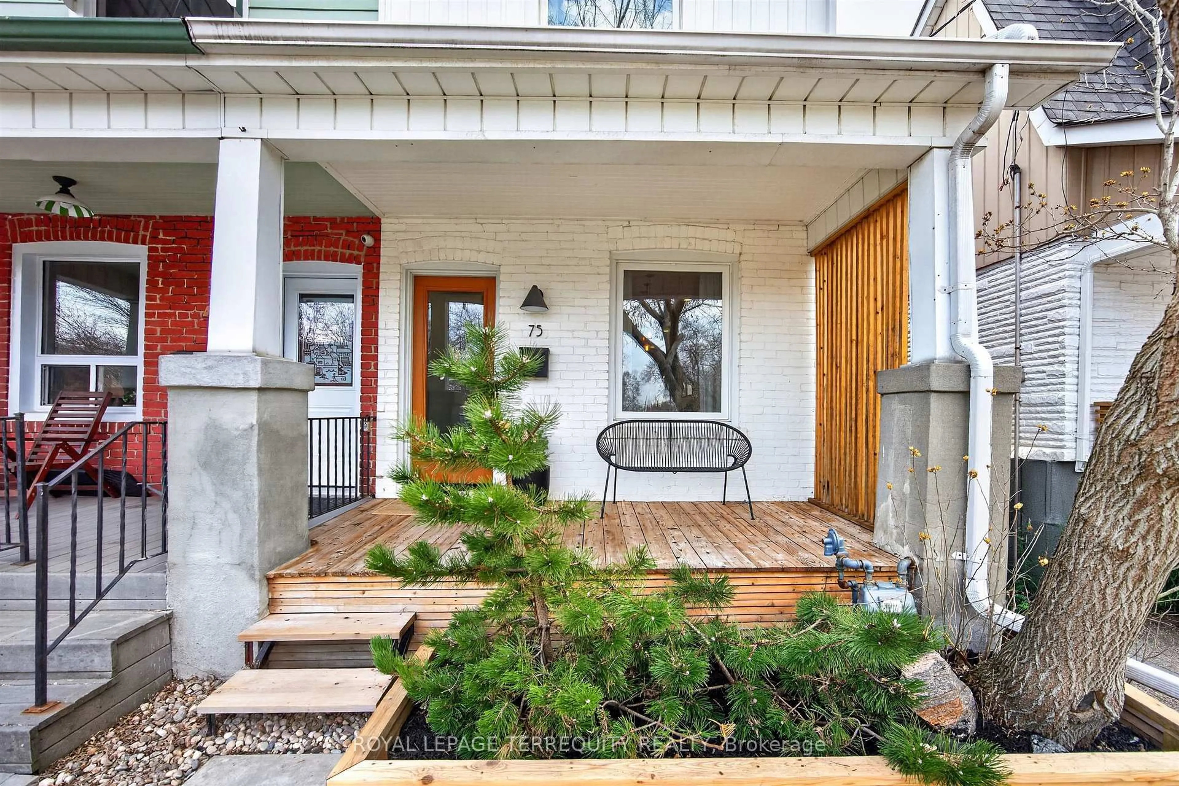 Indoor entryway for 75 Priscilla Ave, Toronto Ontario M6S 3W4