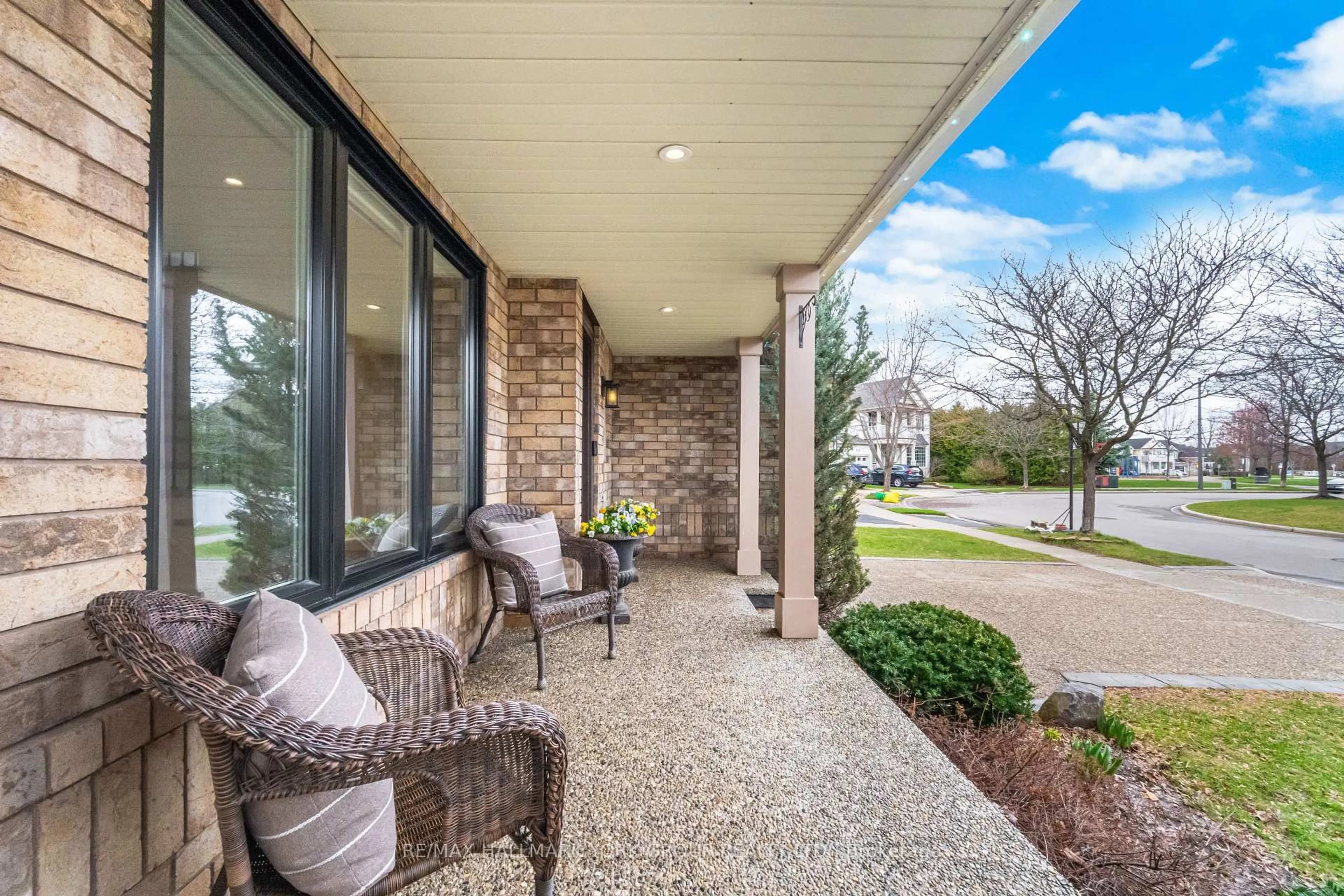 Patio, street for 882 McDuffe Cres, Milton Ontario L9T 6M7