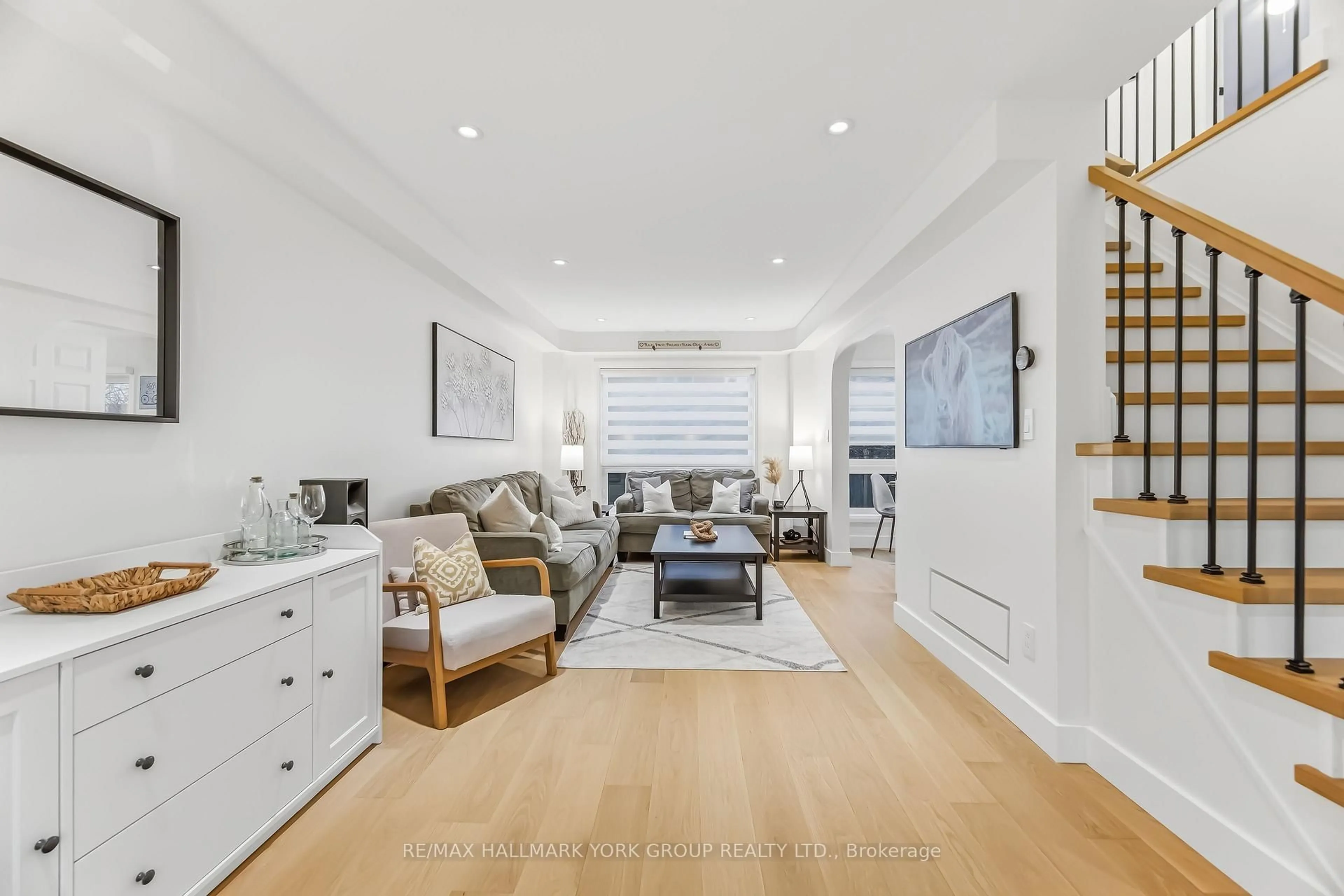 Living room with furniture, unknown for 882 McDuffe Cres, Milton Ontario L9T 6M7