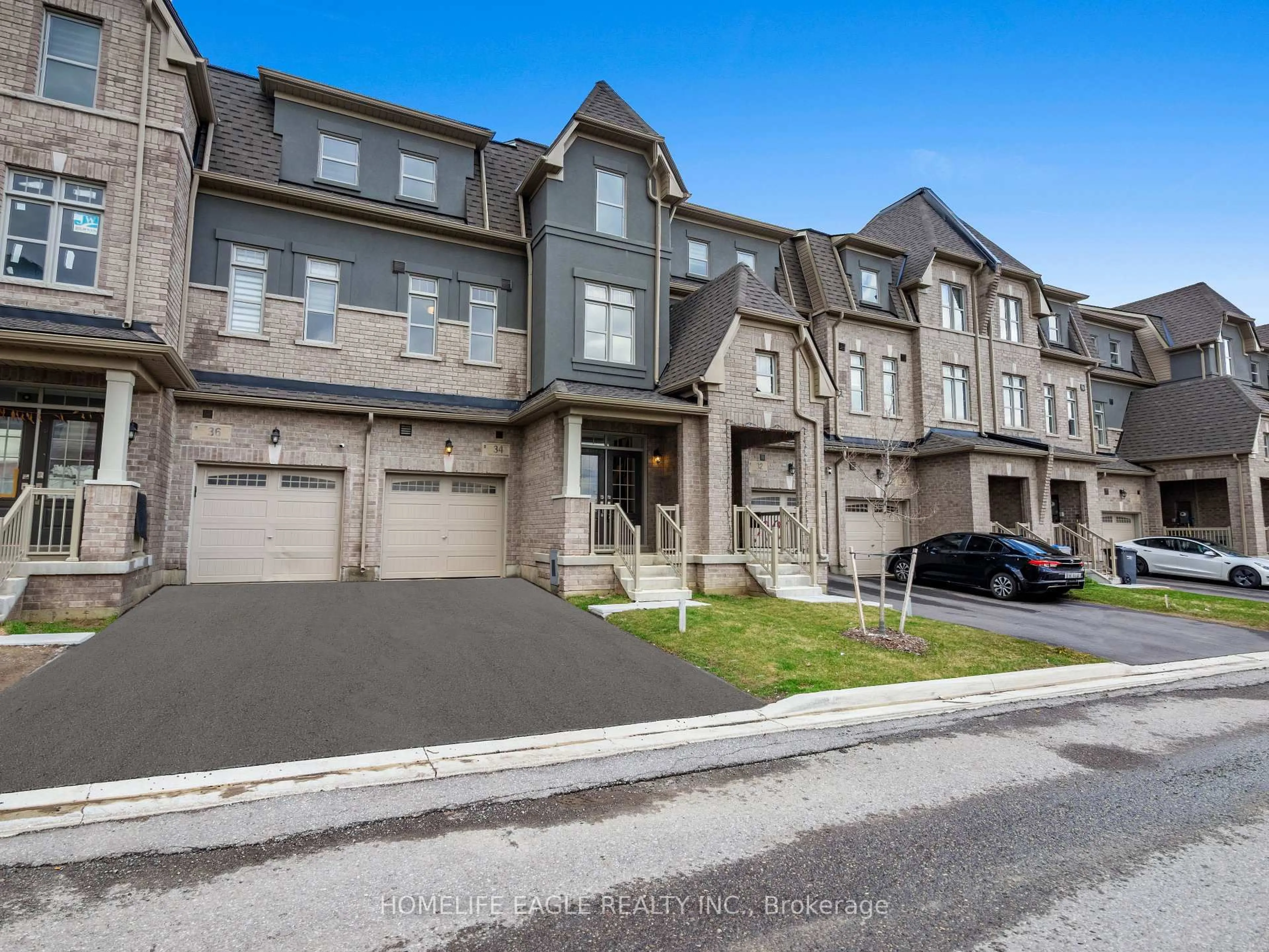 A pic from outside/outdoor area/front of a property/back of a property/a pic from drone, street for 34 Foxsparrow Rd, Brampton Ontario L6R 4E1