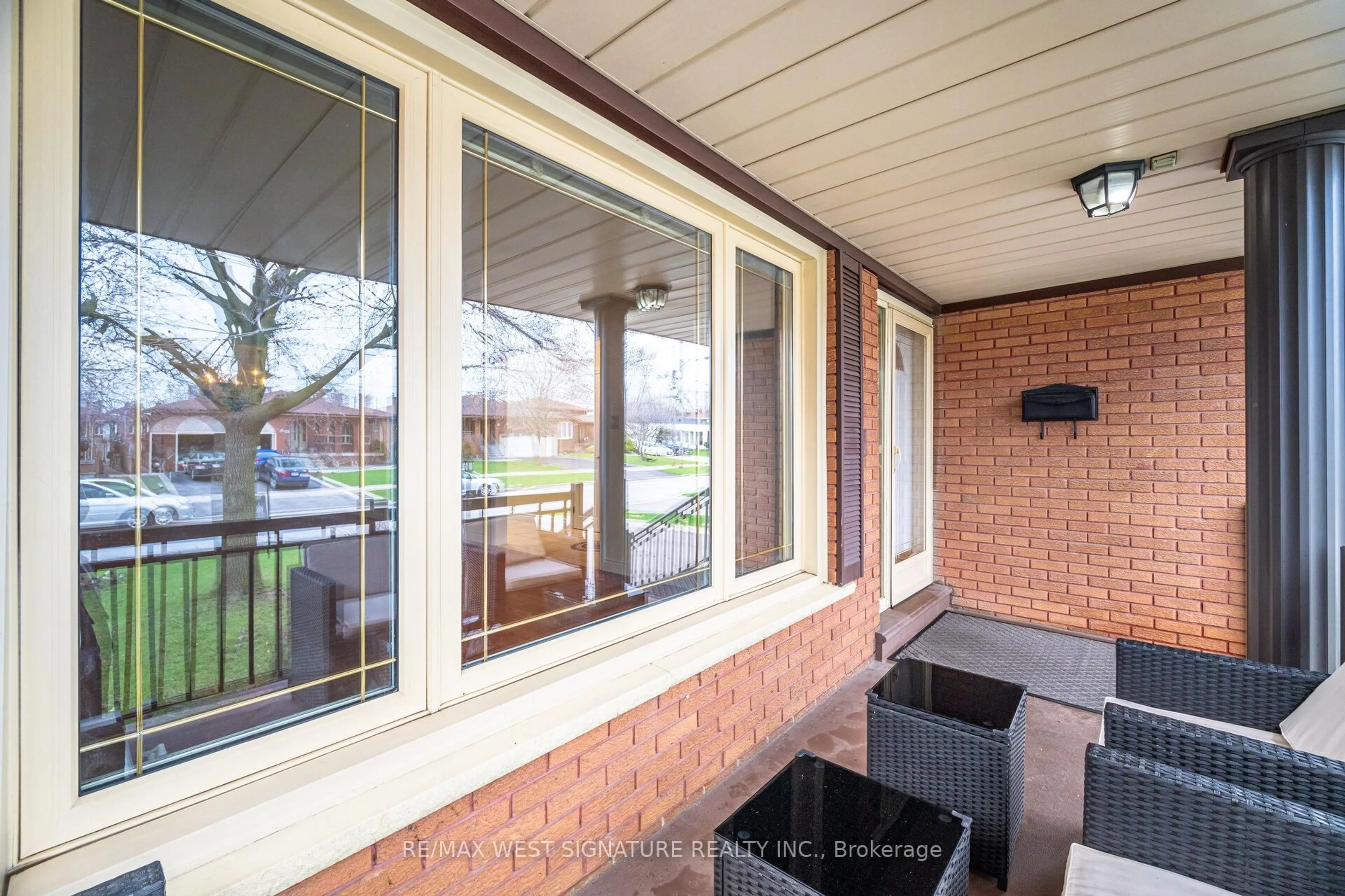 Patio, street for 36 Windsor Rd, Toronto Ontario M9R 3G4