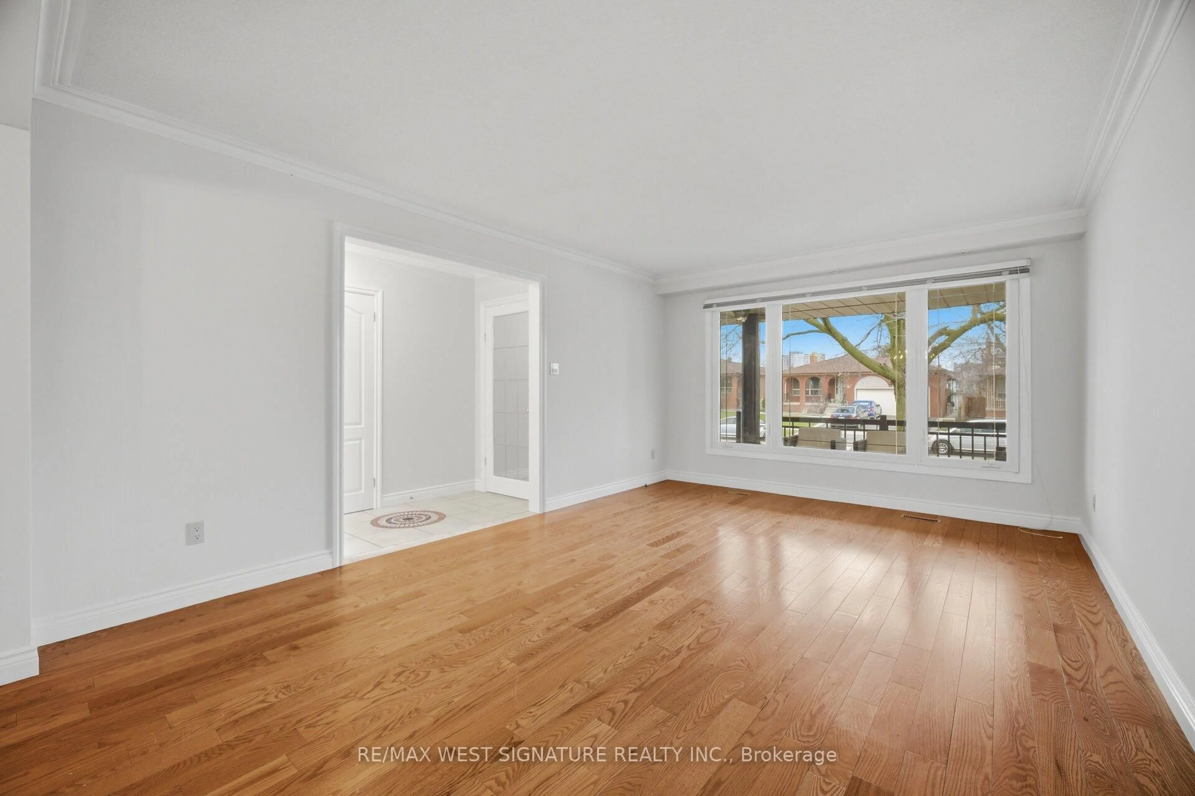 A pic of a room for 36 Windsor Rd, Toronto Ontario M9R 3G4