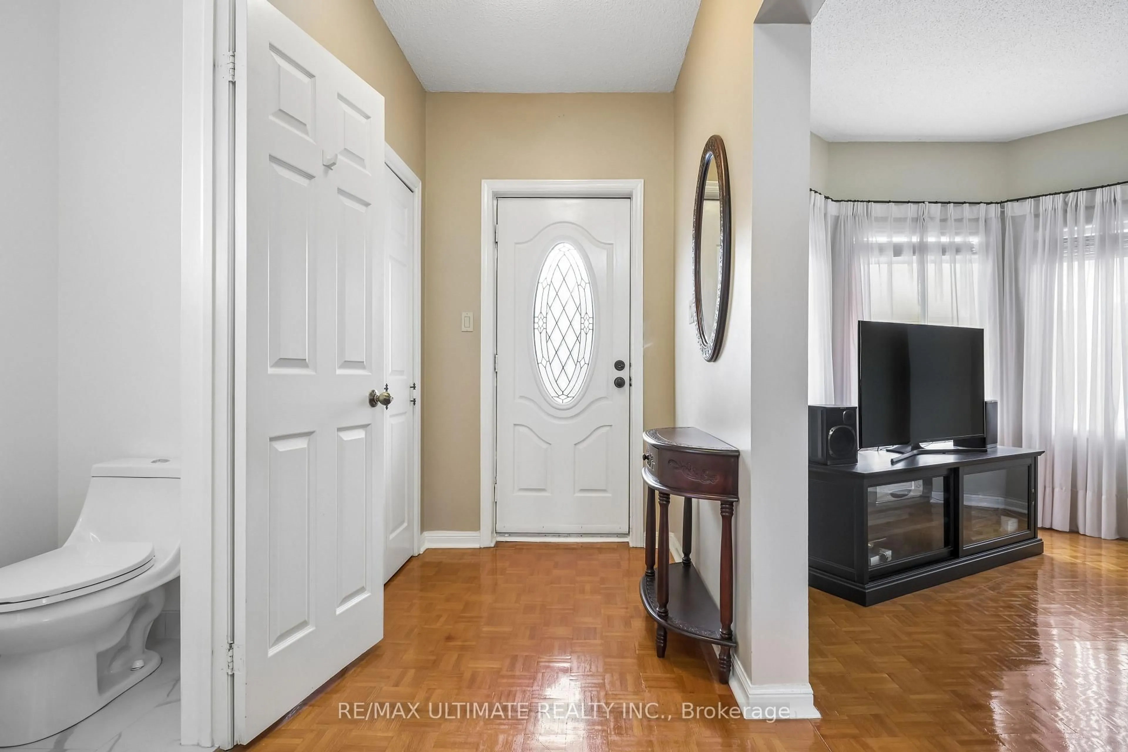 Indoor entryway for 165 Sellers Ave, Toronto Ontario M6E 3V3