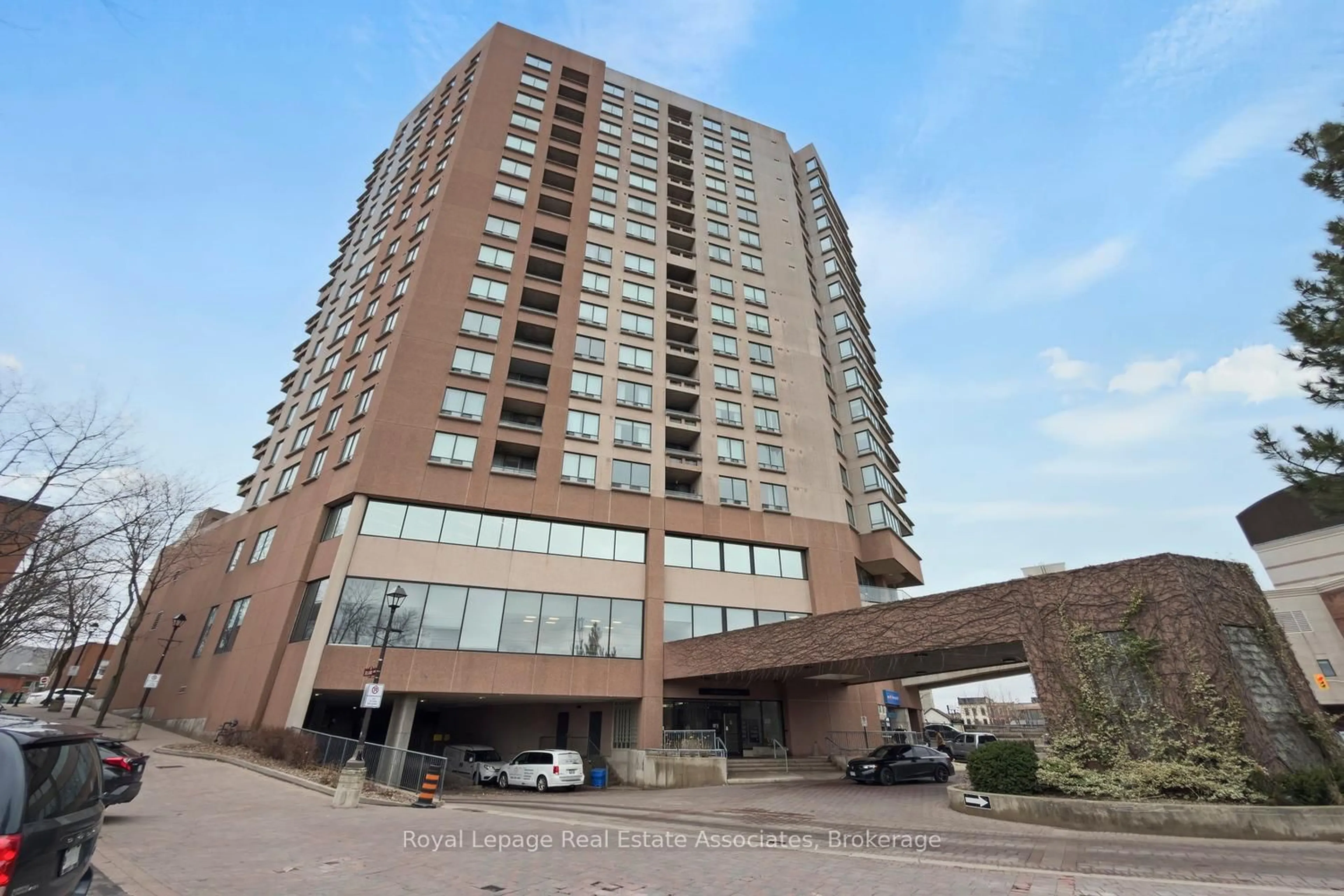 Indoor foyer for 1 Belvedere Crt #503, Brampton Ontario L6V 4M6