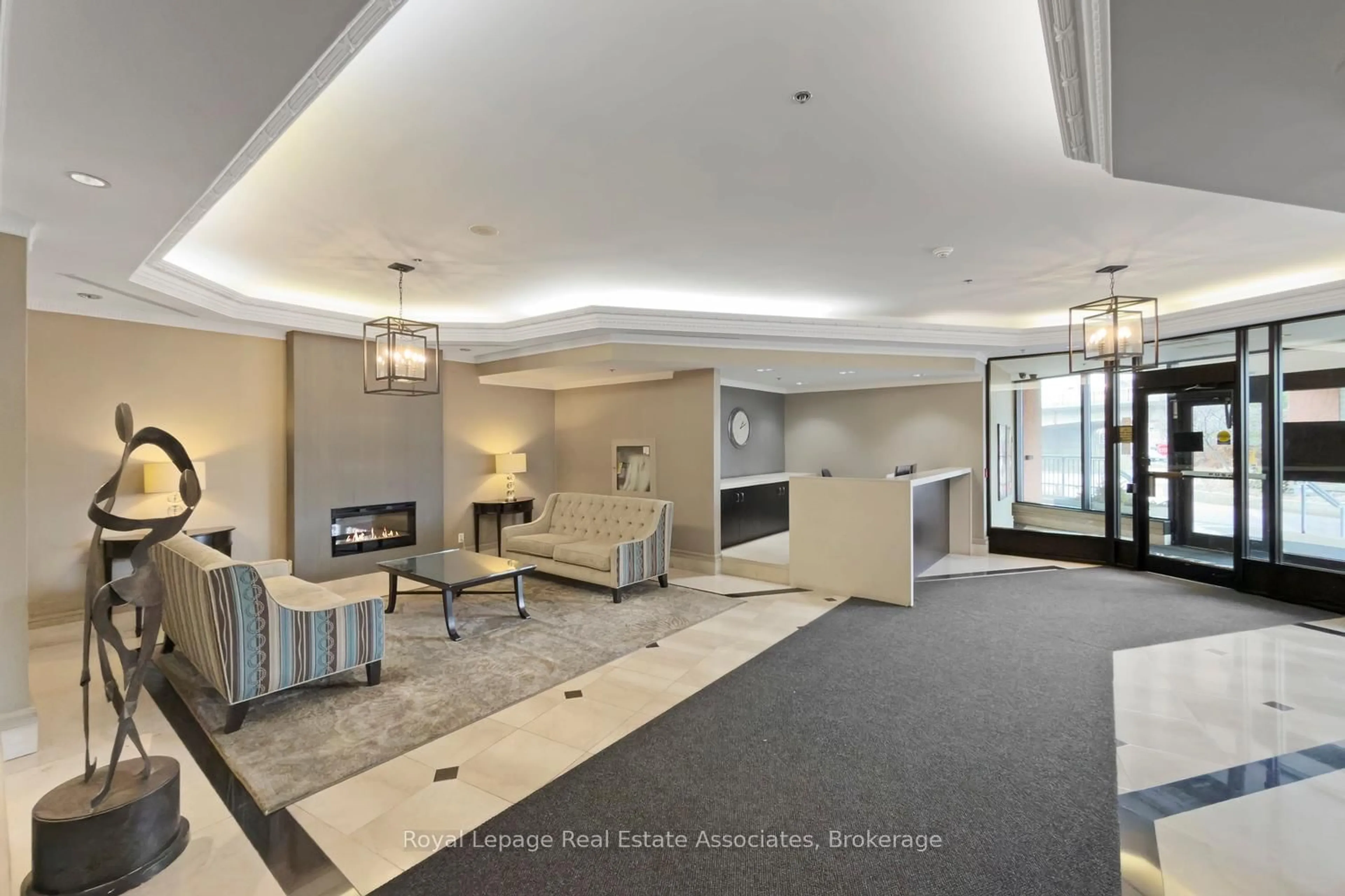 Indoor foyer for 1 Belvedere Crt #503, Brampton Ontario L6V 4M6