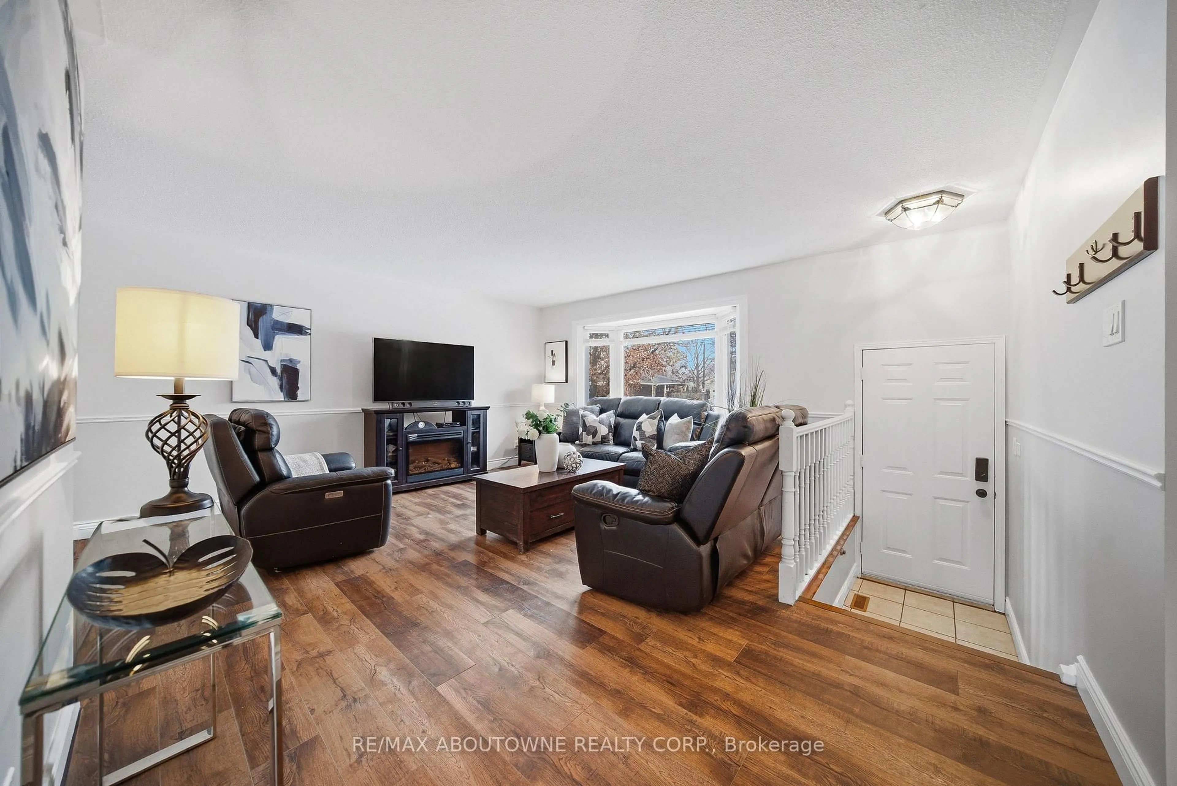 Living room with furniture, unknown for 129 Culham St, Oakville Ontario L6H 1G3