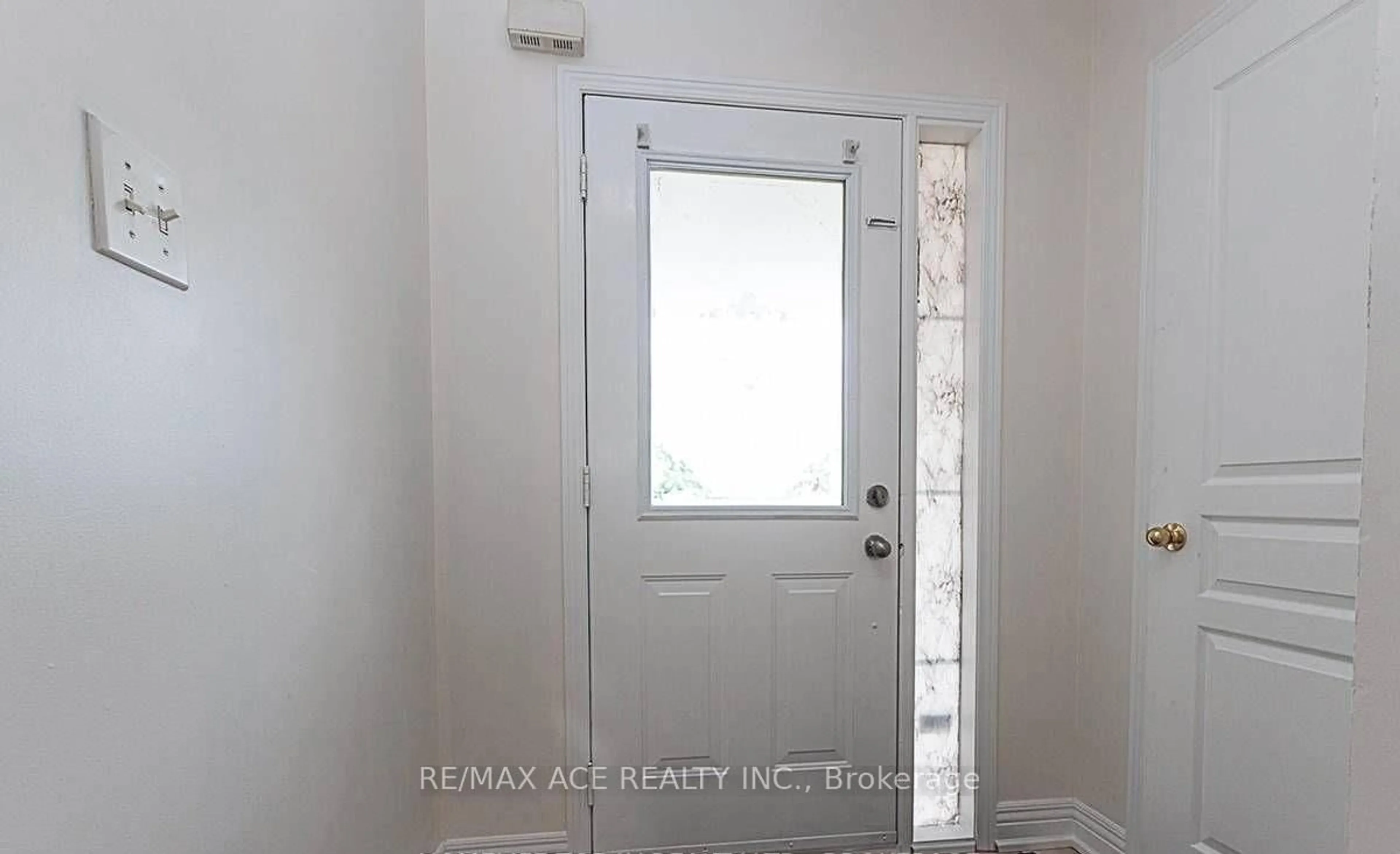 Indoor entryway for 36 Mauve Dr, Brampton Ontario L6P 2M8