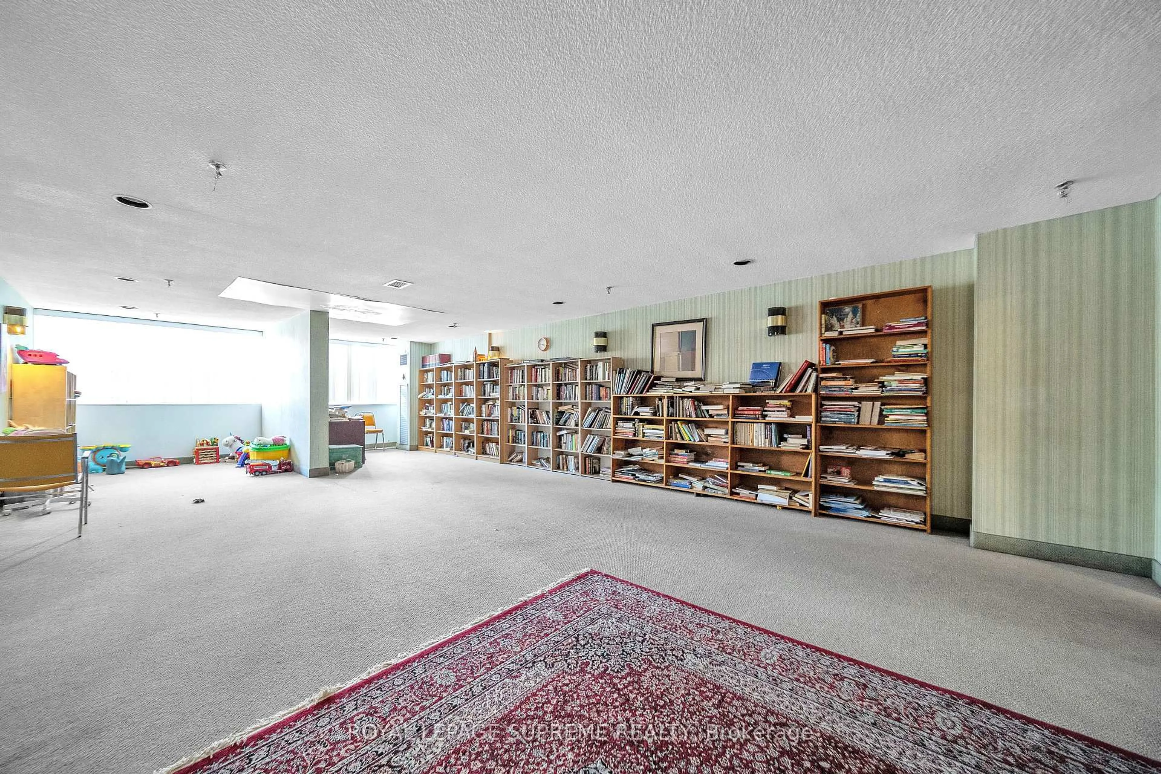 Indoor foyer for 75 Emmett Ave #910, Toronto Ontario M6M 5A7