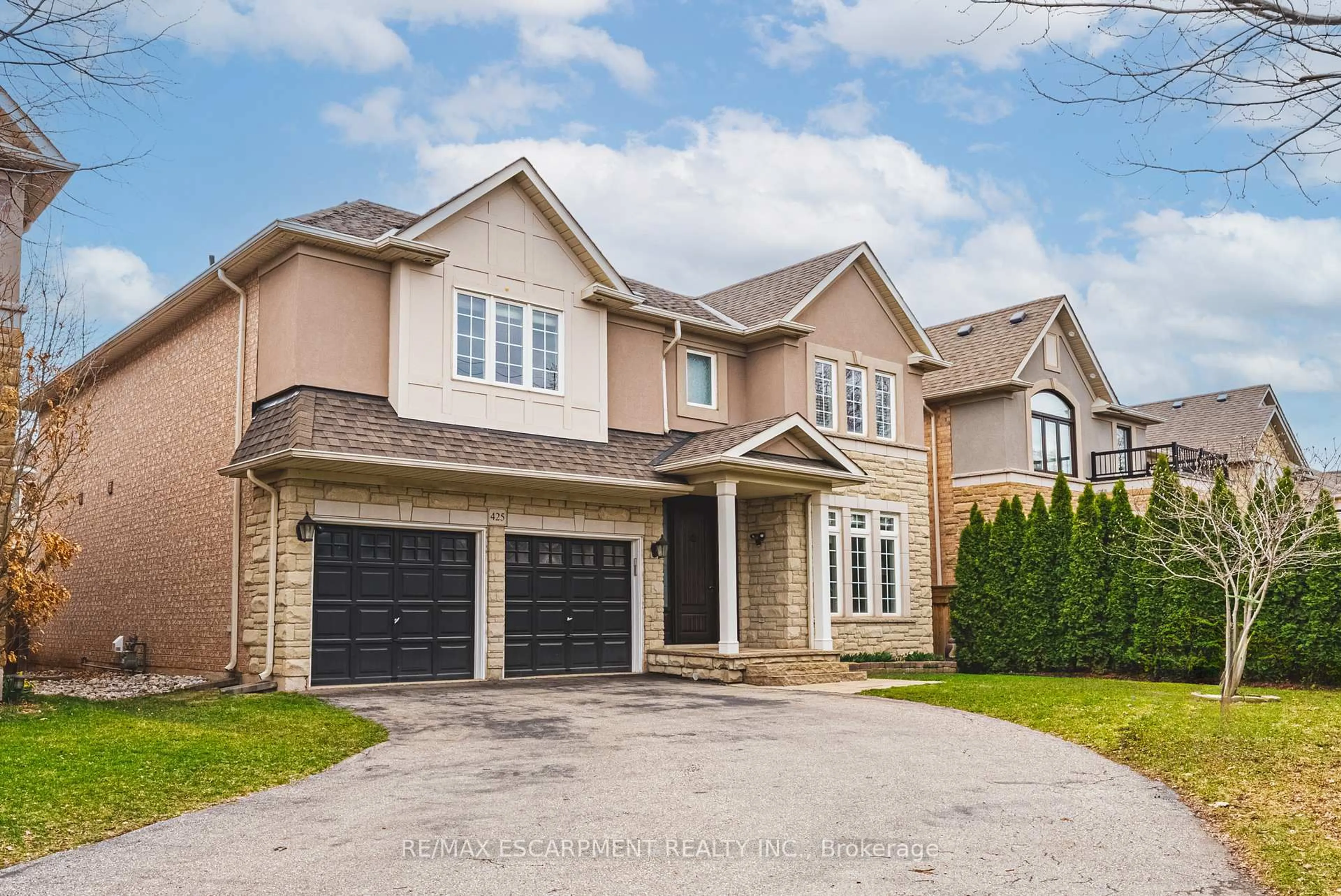 Home with brick exterior material, street for 425 Burloak Dr, Oakville Ontario L6L 6W8