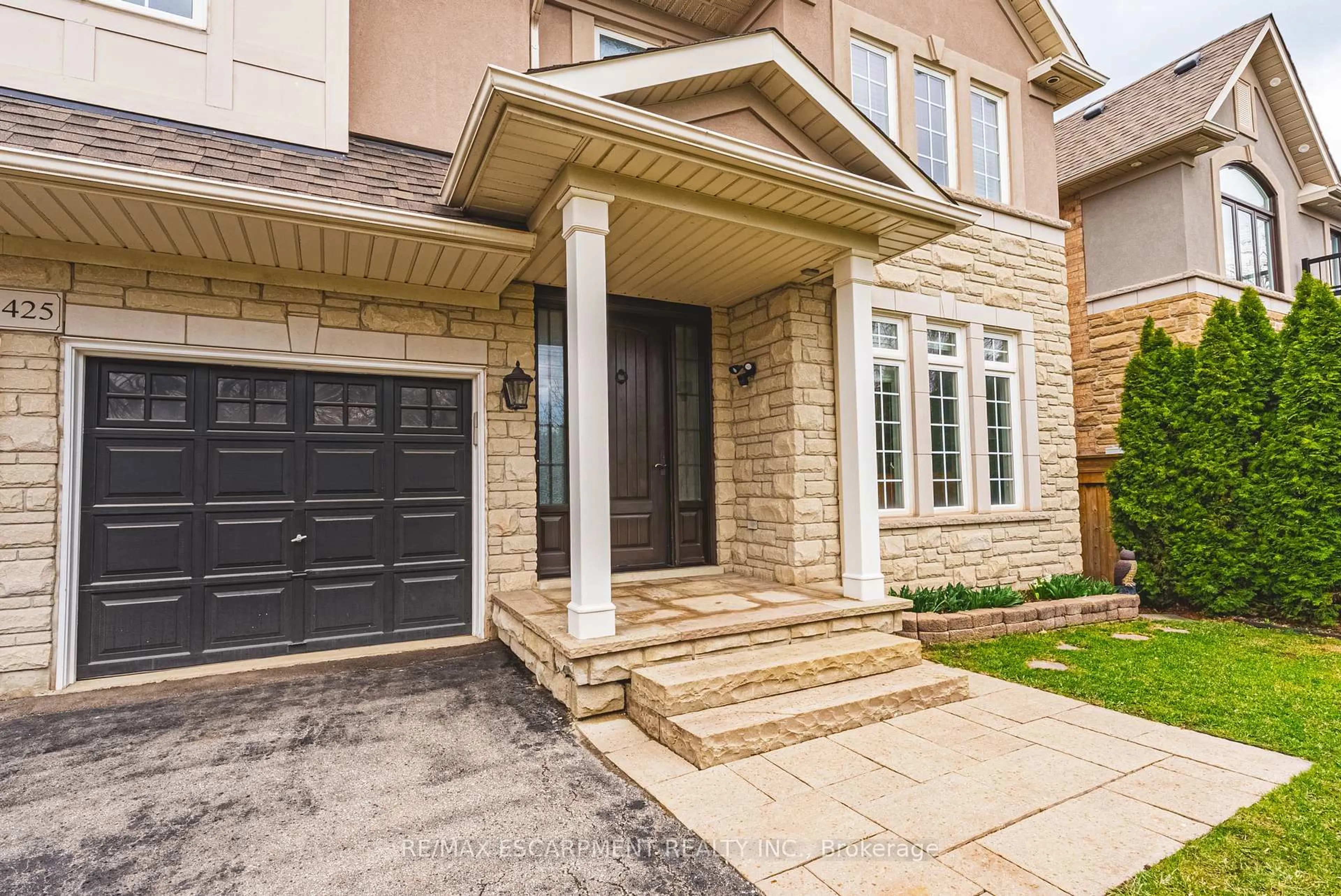 Home with brick exterior material, street for 425 Burloak Dr, Oakville Ontario L6L 6W8