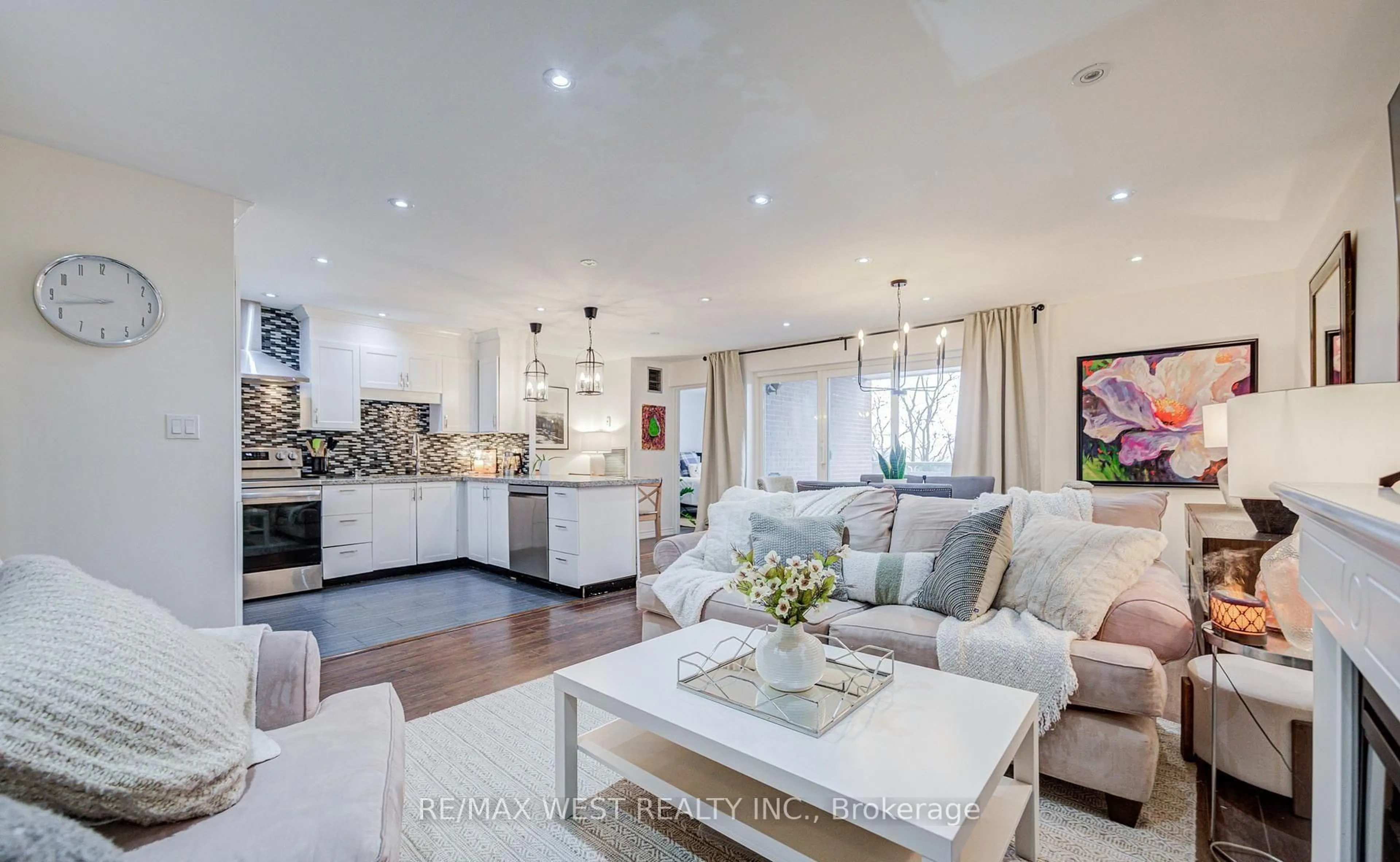 Open concept kitchen, unknown for 3025 The Credit Woodlands Dr #320, Mississauga Ontario L5C 2V3