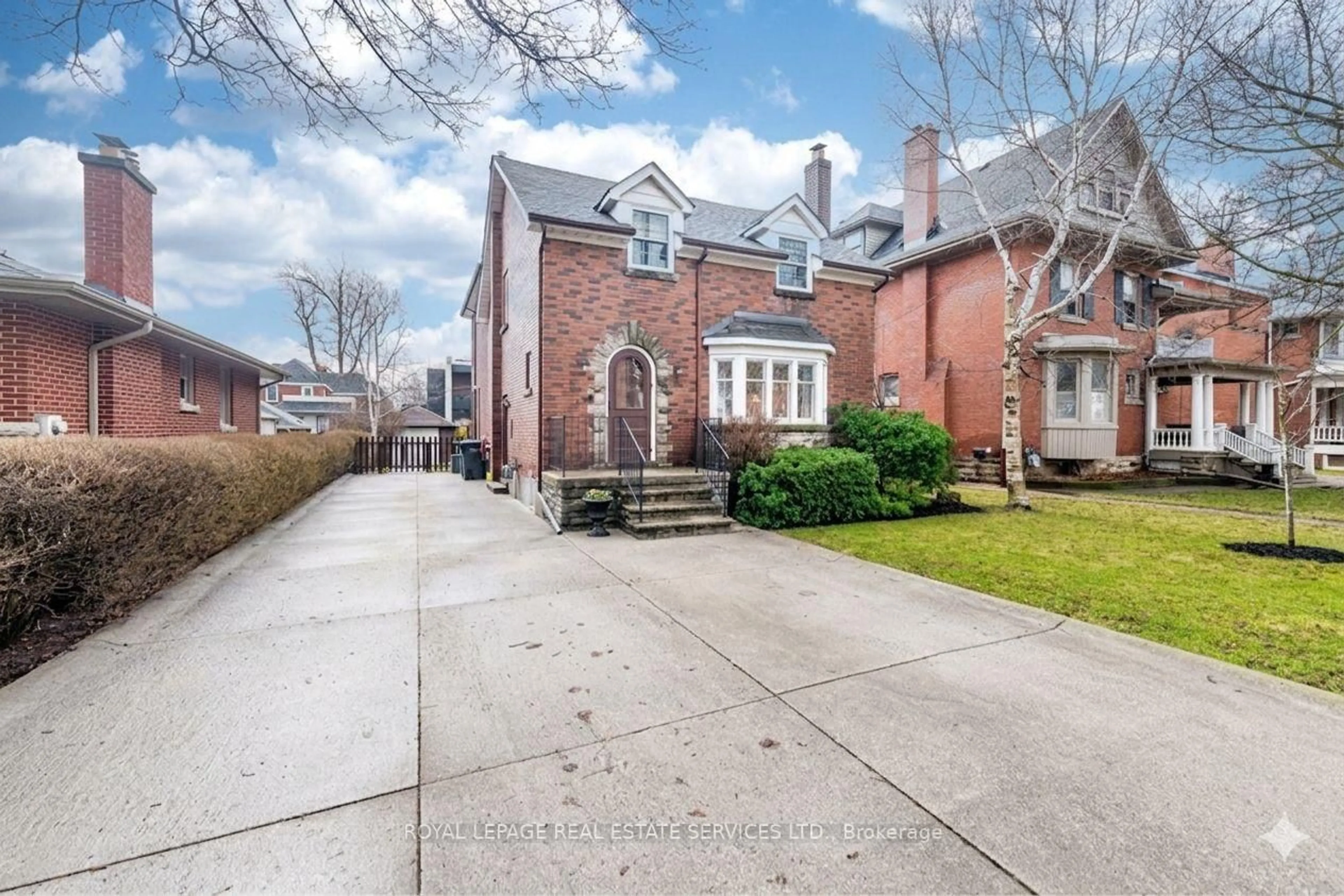 Home with brick exterior material, street for 51 Wellington St, Brampton Ontario L6W 1Y3