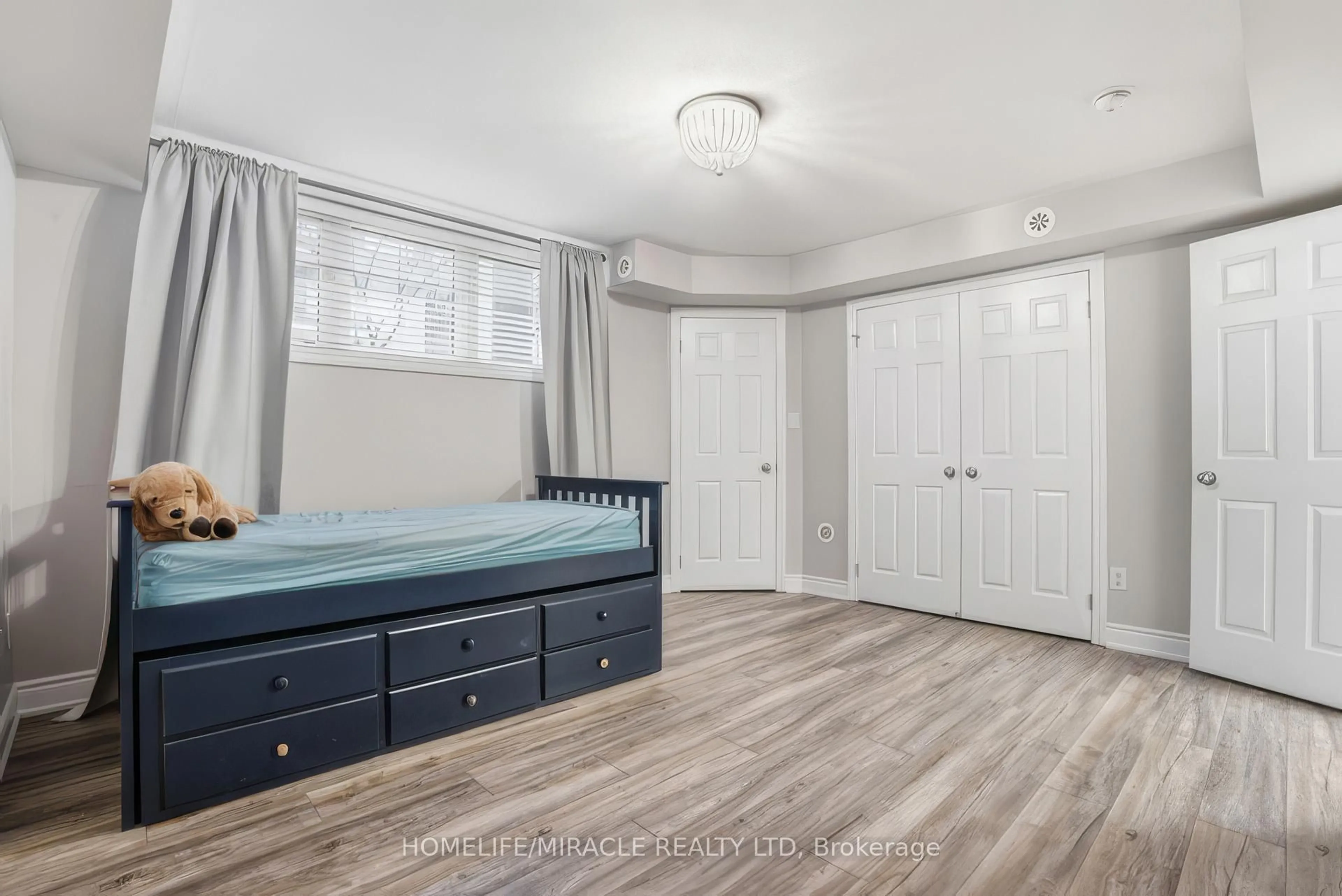 Unknown for 2420 Baronwood Dr #8-01, Oakville Ontario L6M 0X6