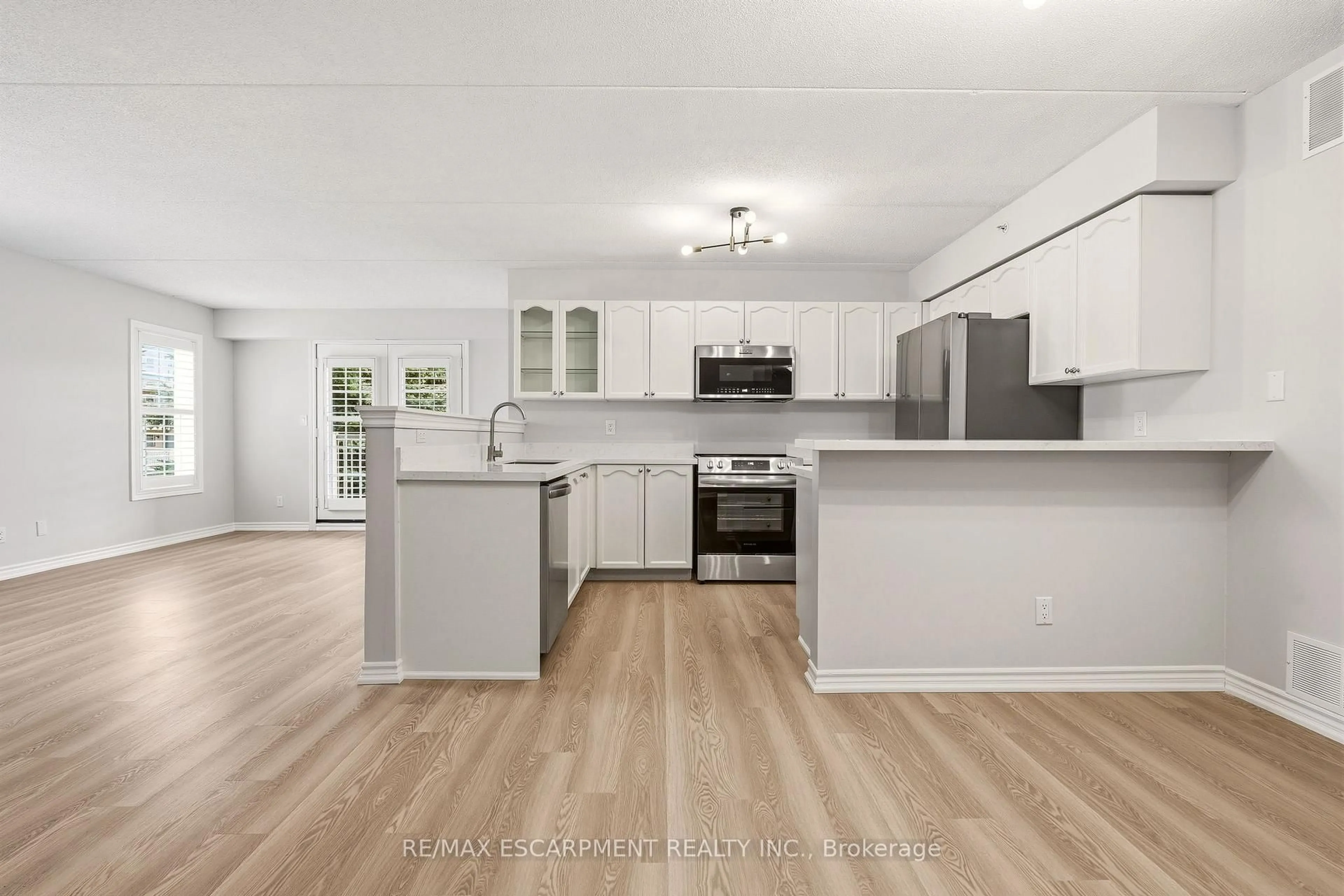 Open concept kitchen, unknown for 1820 Walkers Line #213, Burlington Ontario L7M 4V4