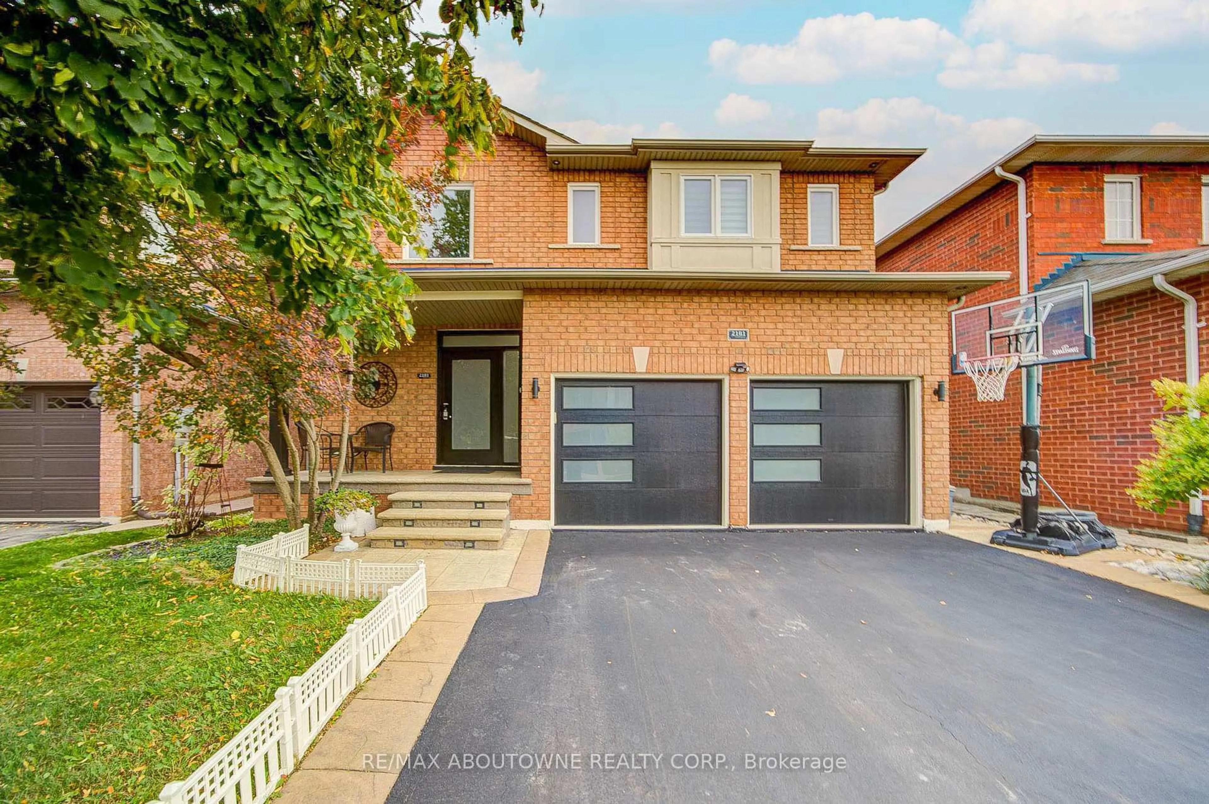 Home with brick exterior material, street for 2181 Stratus Dr, Oakville Ontario L6M 4W5