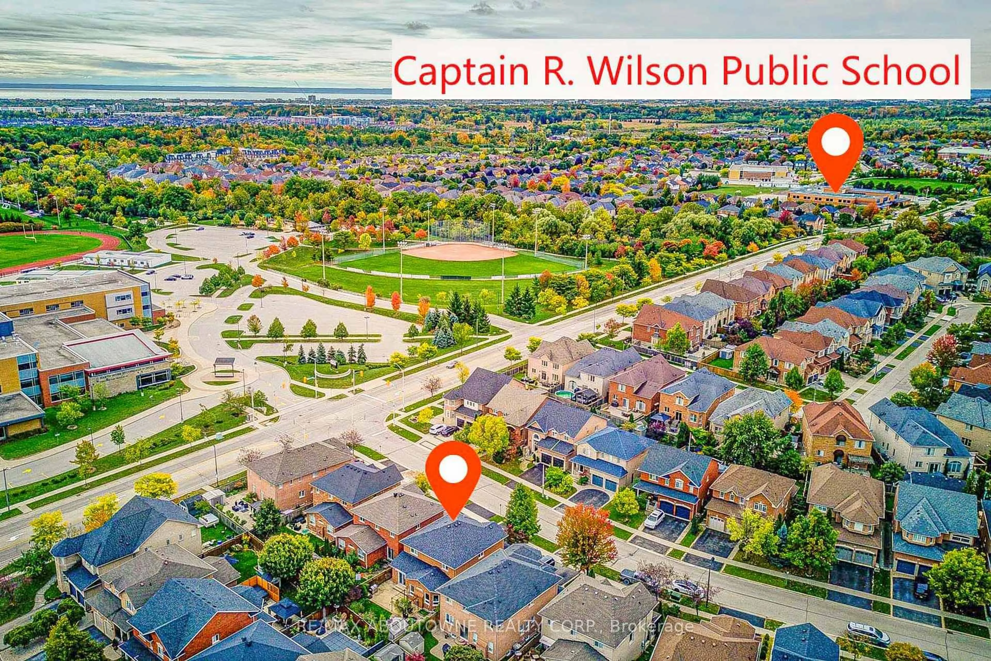 A pic from outside/outdoor area/front of a property/back of a property/a pic from drone, city buildings view from balcony for 2181 Stratus Dr, Oakville Ontario L6M 4W5