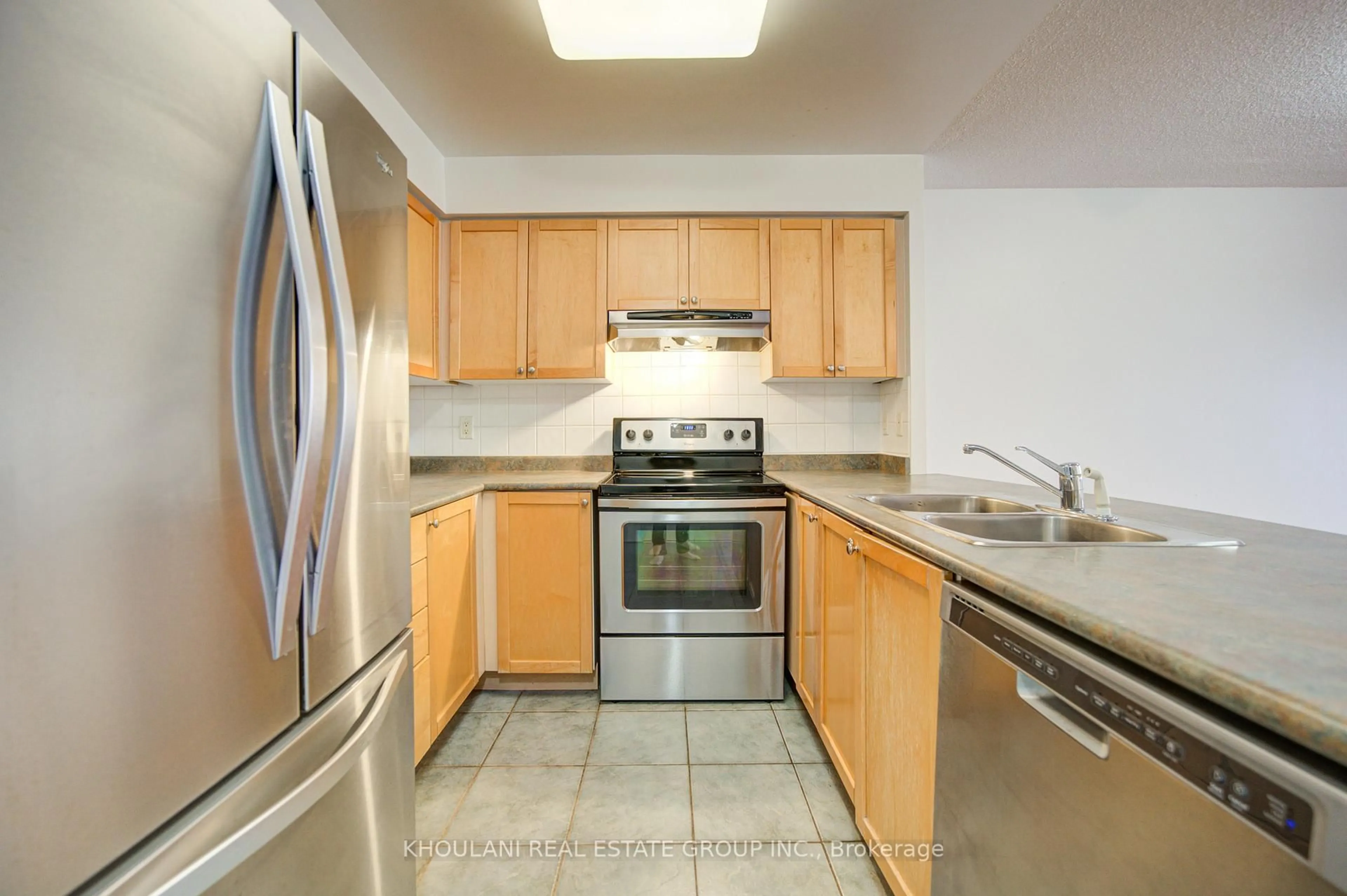 Standard kitchen, unknown for 25 Kingsbridge Garden Circ #1423, Mississauga Ontario L5R 4B1