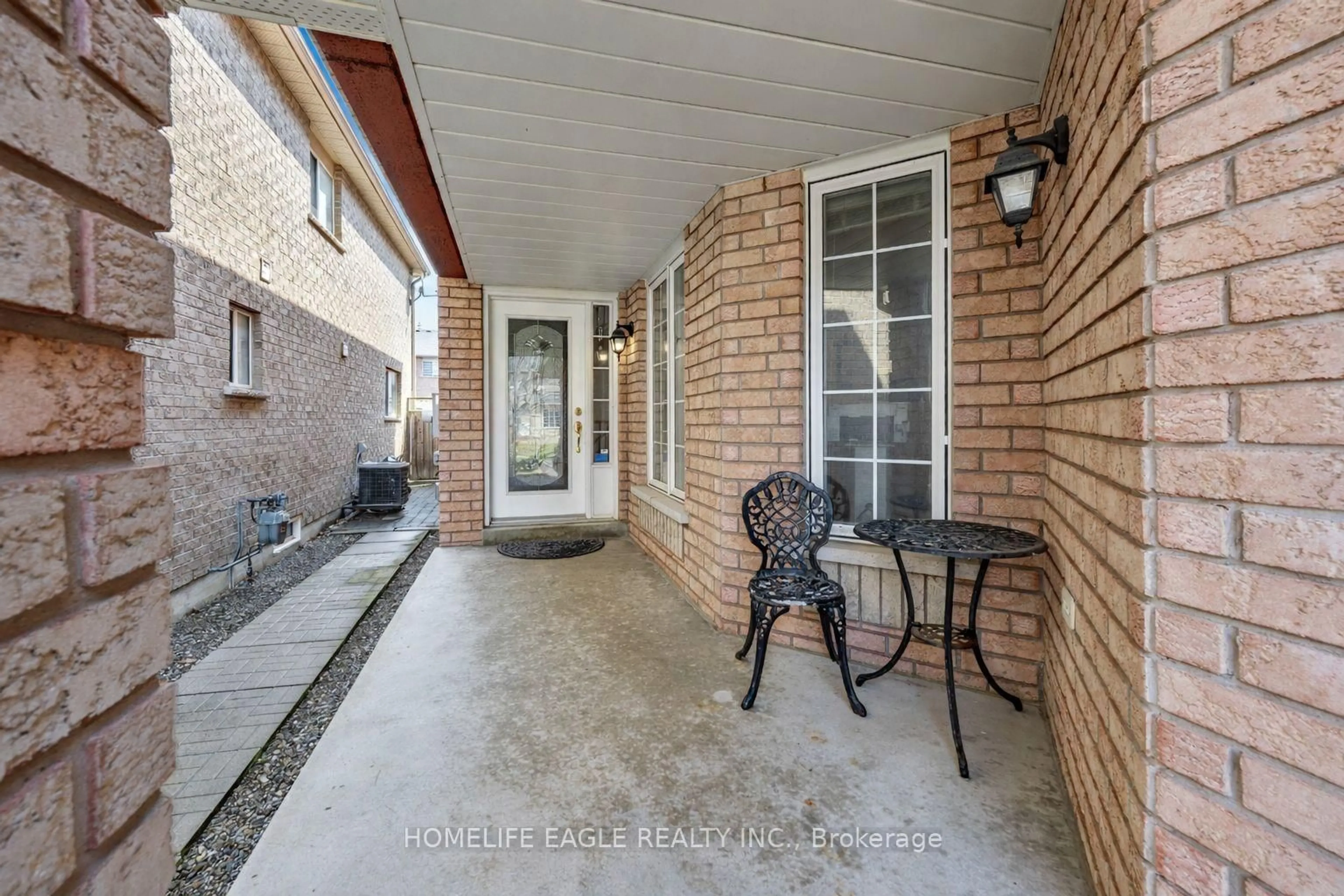 Patio, street for 7 Headwater Rd, Caledon Ontario L7E 2W1
