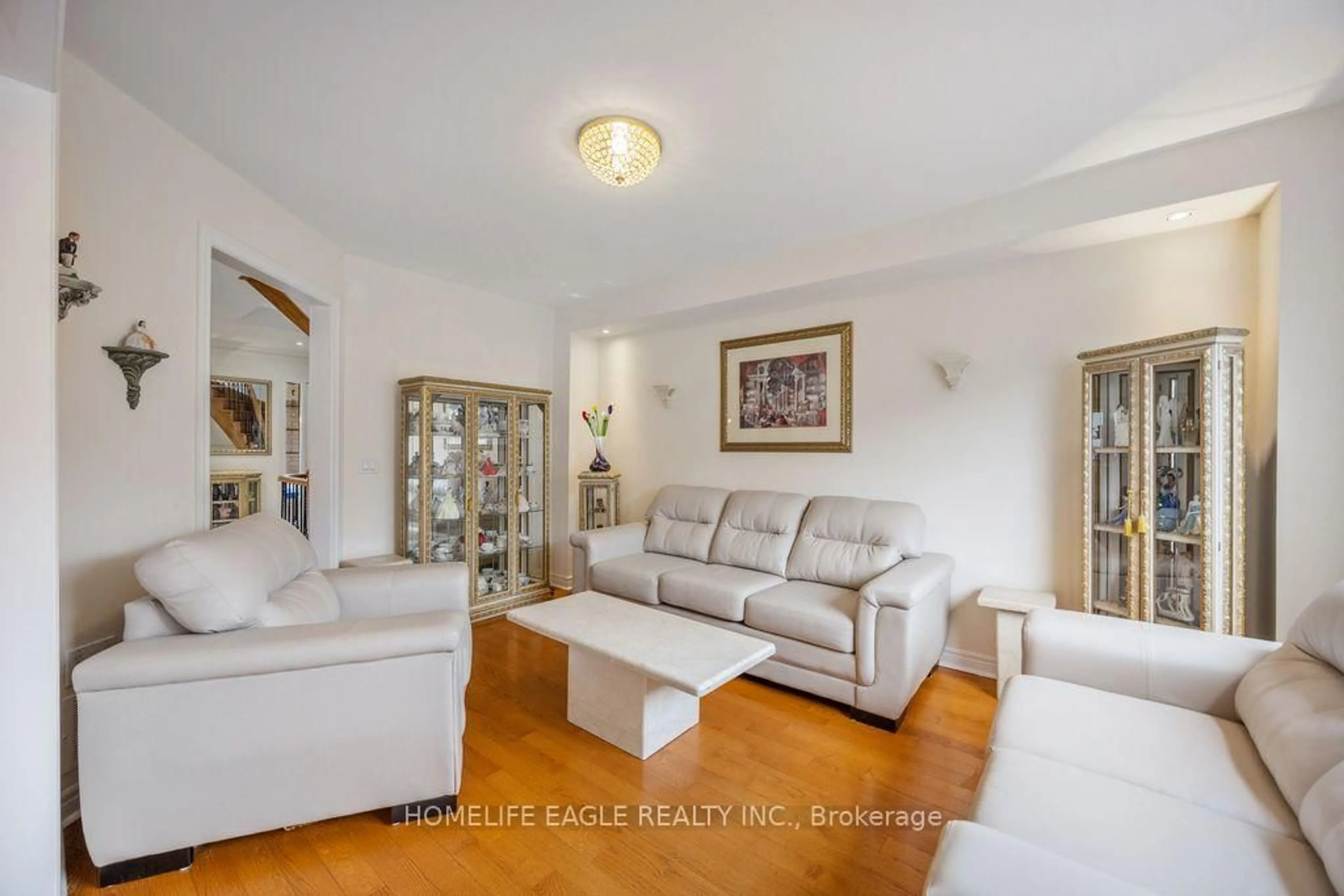 Living room with furniture, unknown for 7 Headwater Rd, Caledon Ontario L7E 2W1