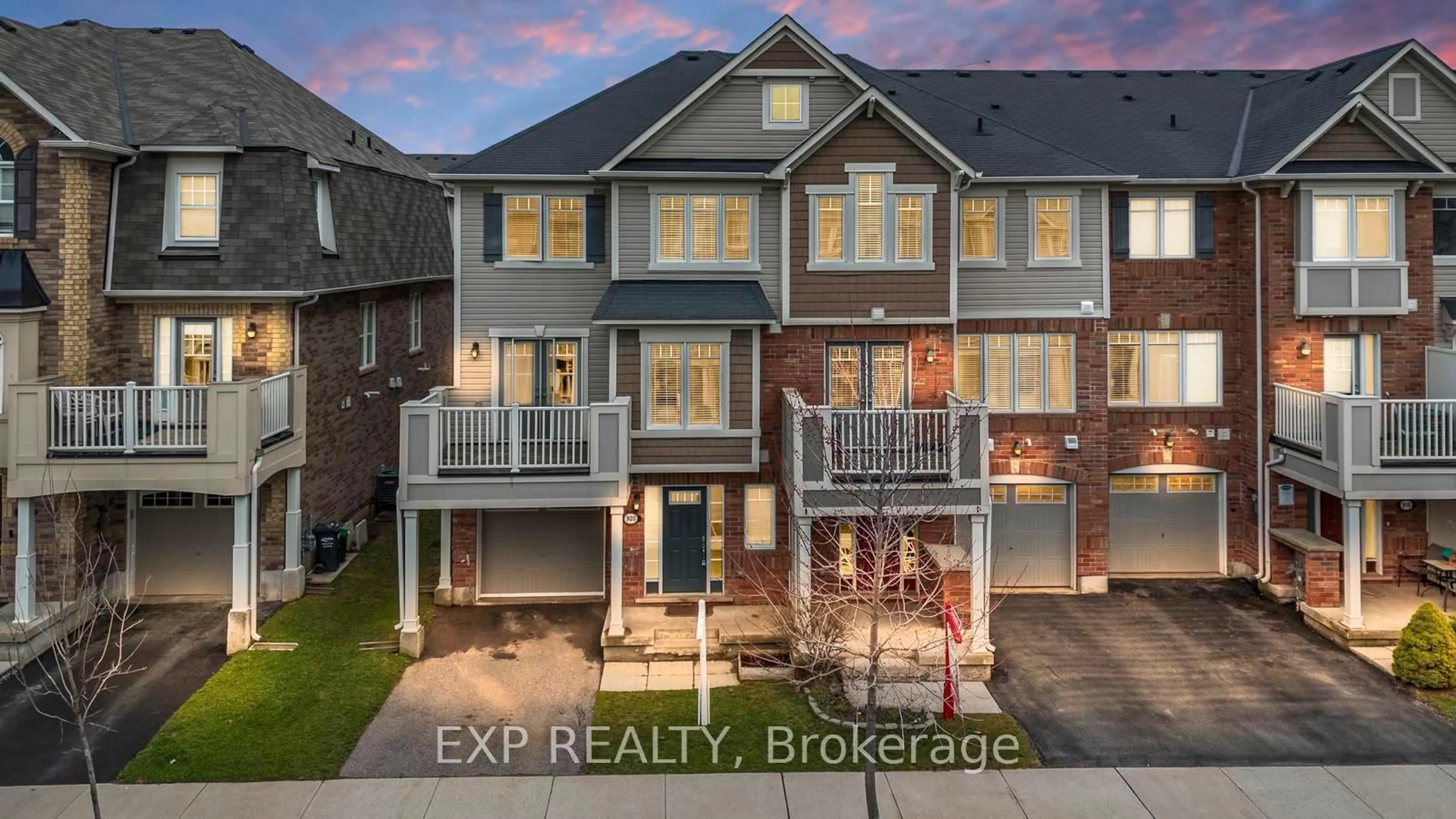 A pic from outside/outdoor area/front of a property/back of a property/a pic from drone, street for 920 Nadalin Hts, Milton Ontario L9T 8R2