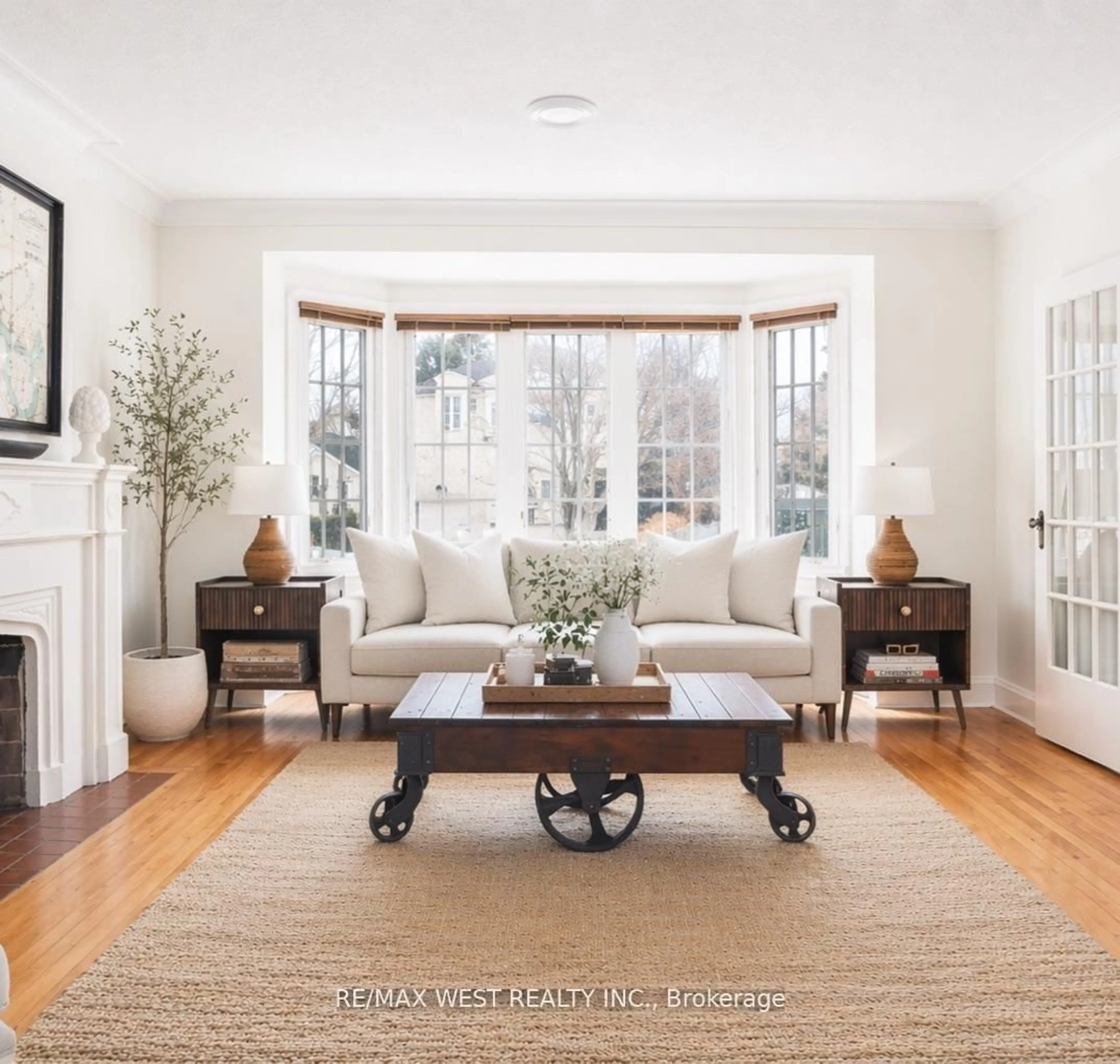 Living room with furniture, unknown for 3 Glenroy Ave, Toronto Ontario M8Y 2L9