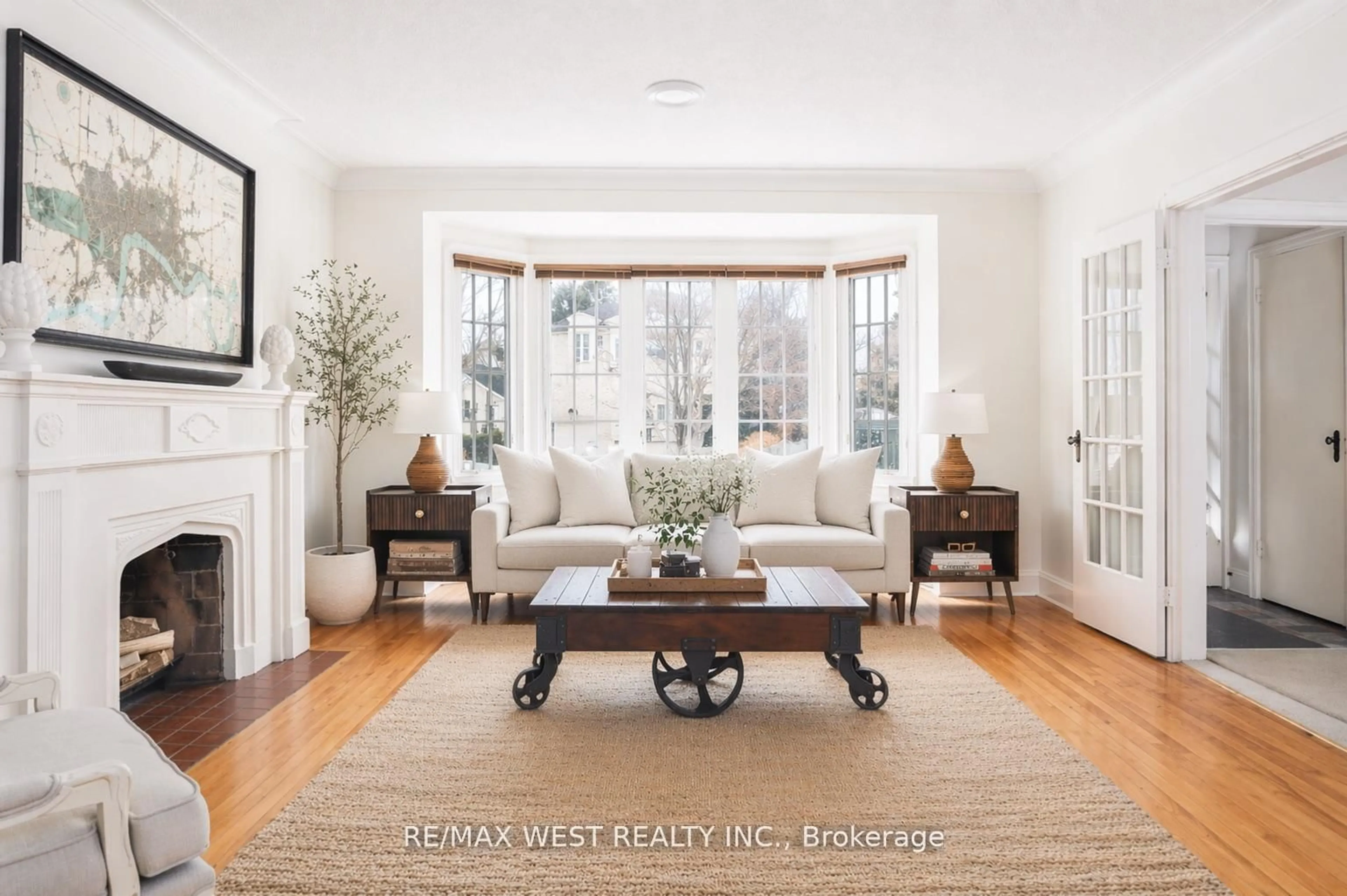 Living room with furniture, unknown for 3 Glenroy Ave, Toronto Ontario M8Y 2L9