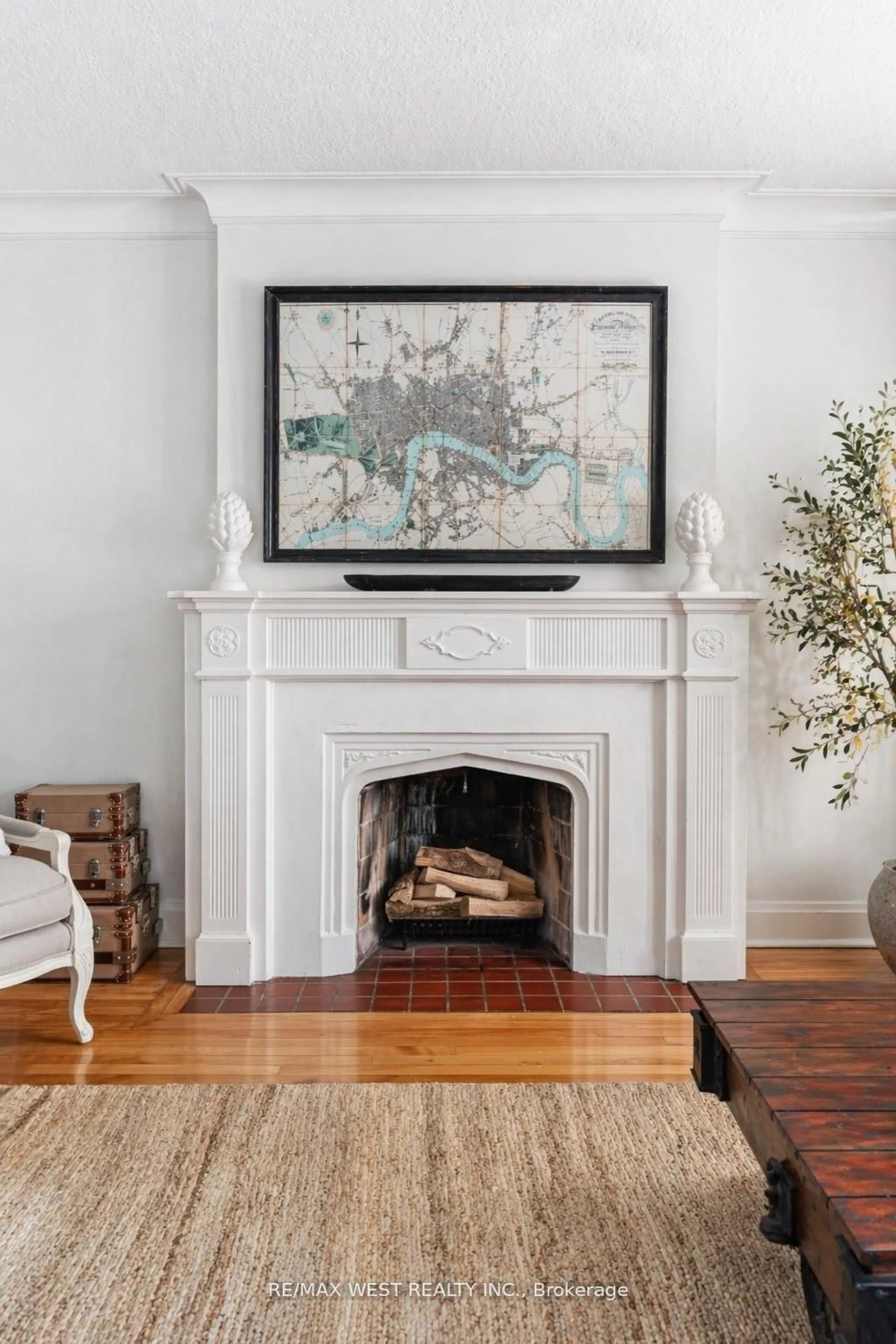 Living room with furniture, unknown for 3 Glenroy Ave, Toronto Ontario M8Y 2L9