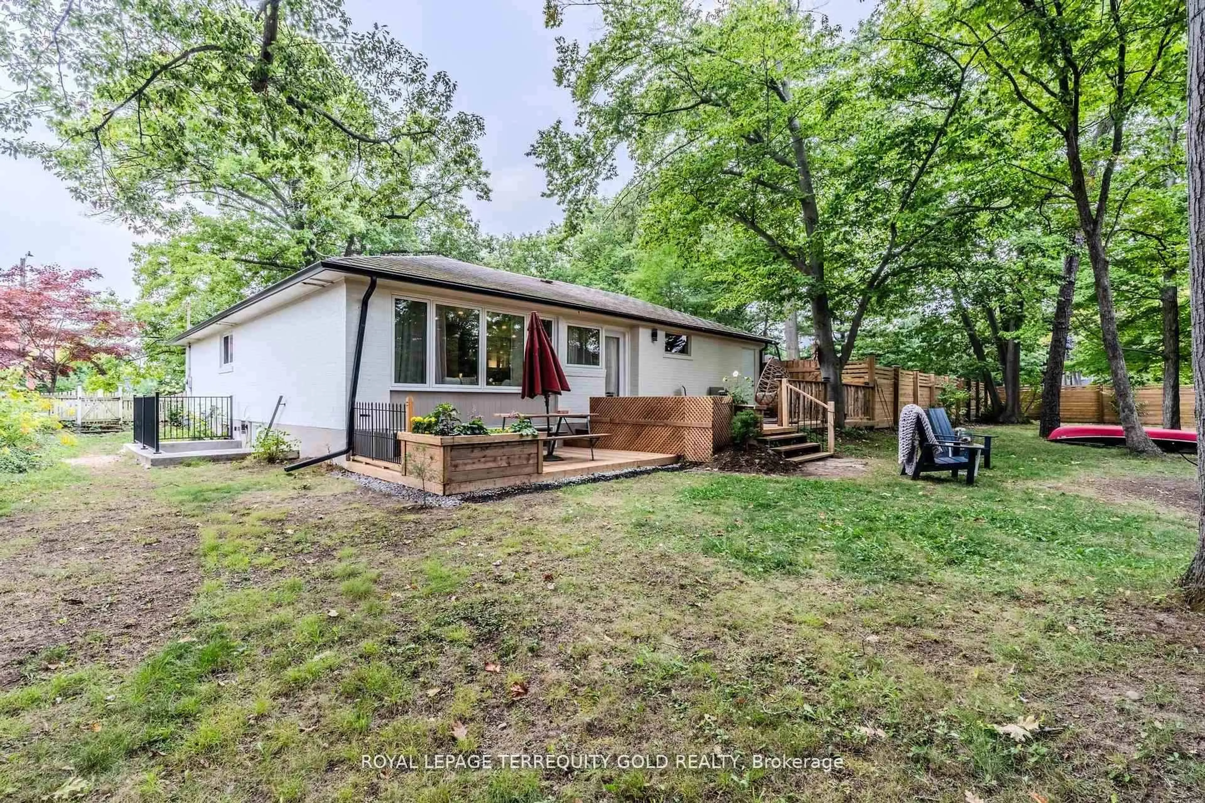 Patio, unknown for 327 River Side Dr, Oakville Ontario L6K 3N3