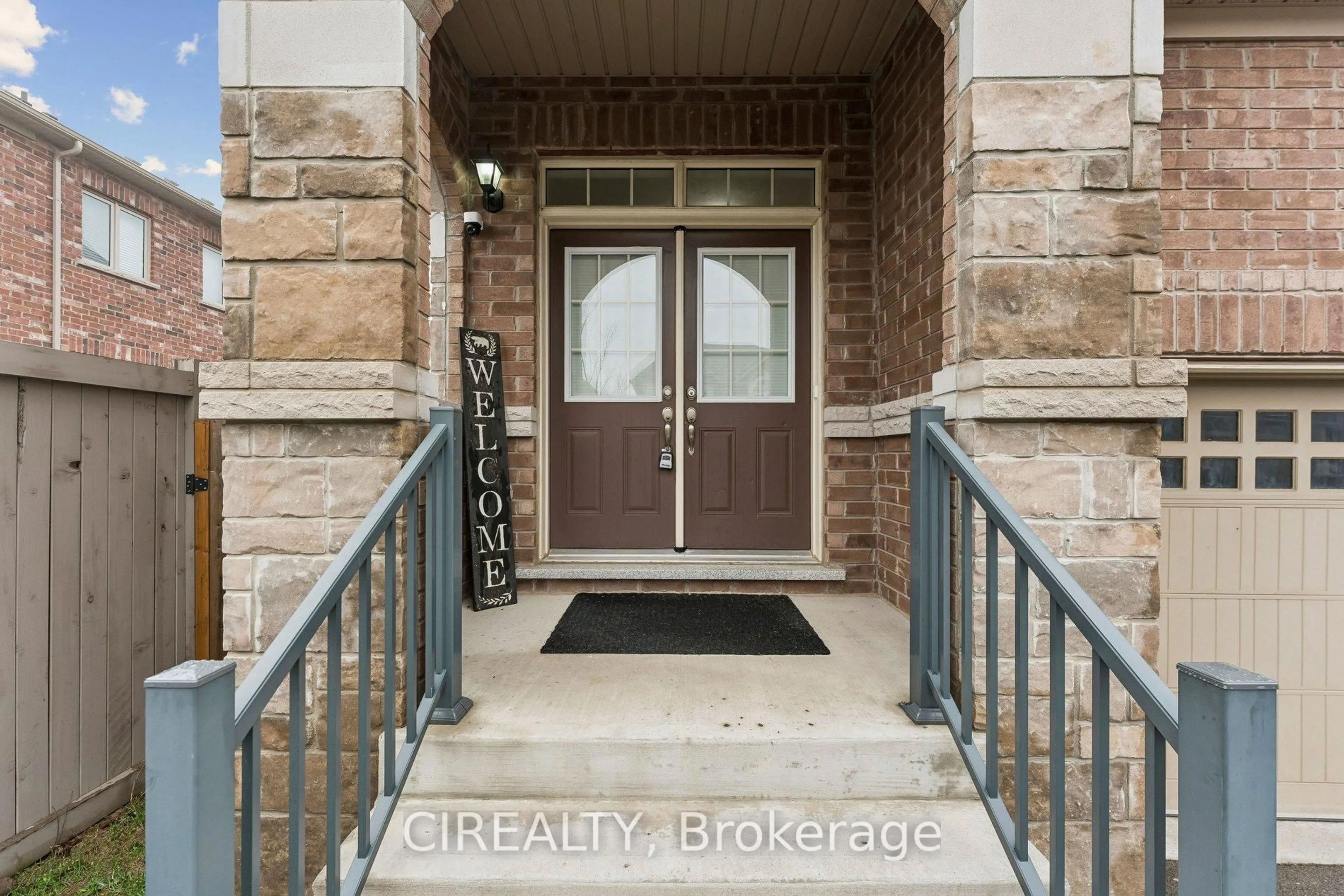 Indoor entryway for 71 Finegan Circ, Brampton Ontario L7A 4Z8