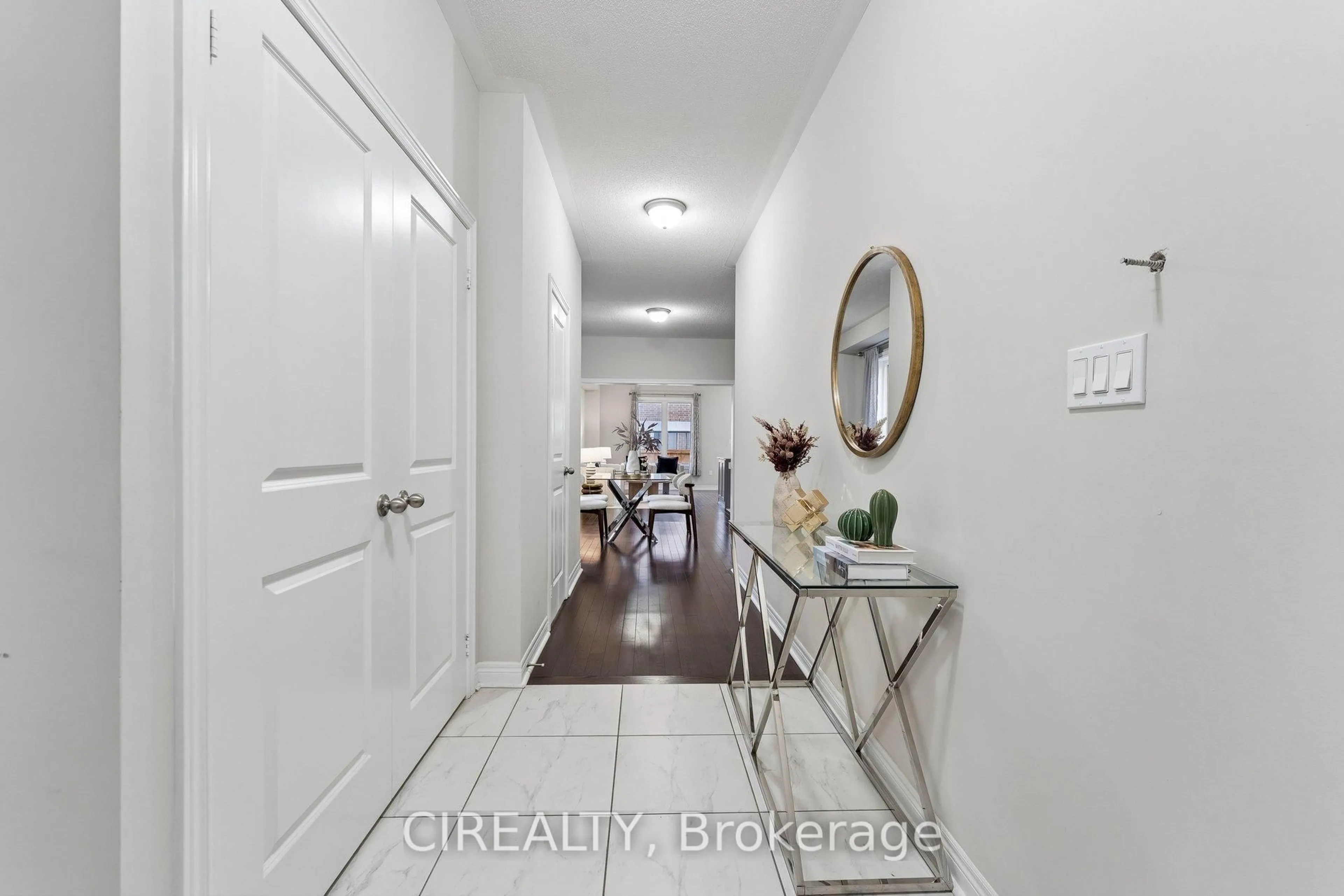 Indoor entryway for 71 Finegan Circ, Brampton Ontario L7A 4Z8