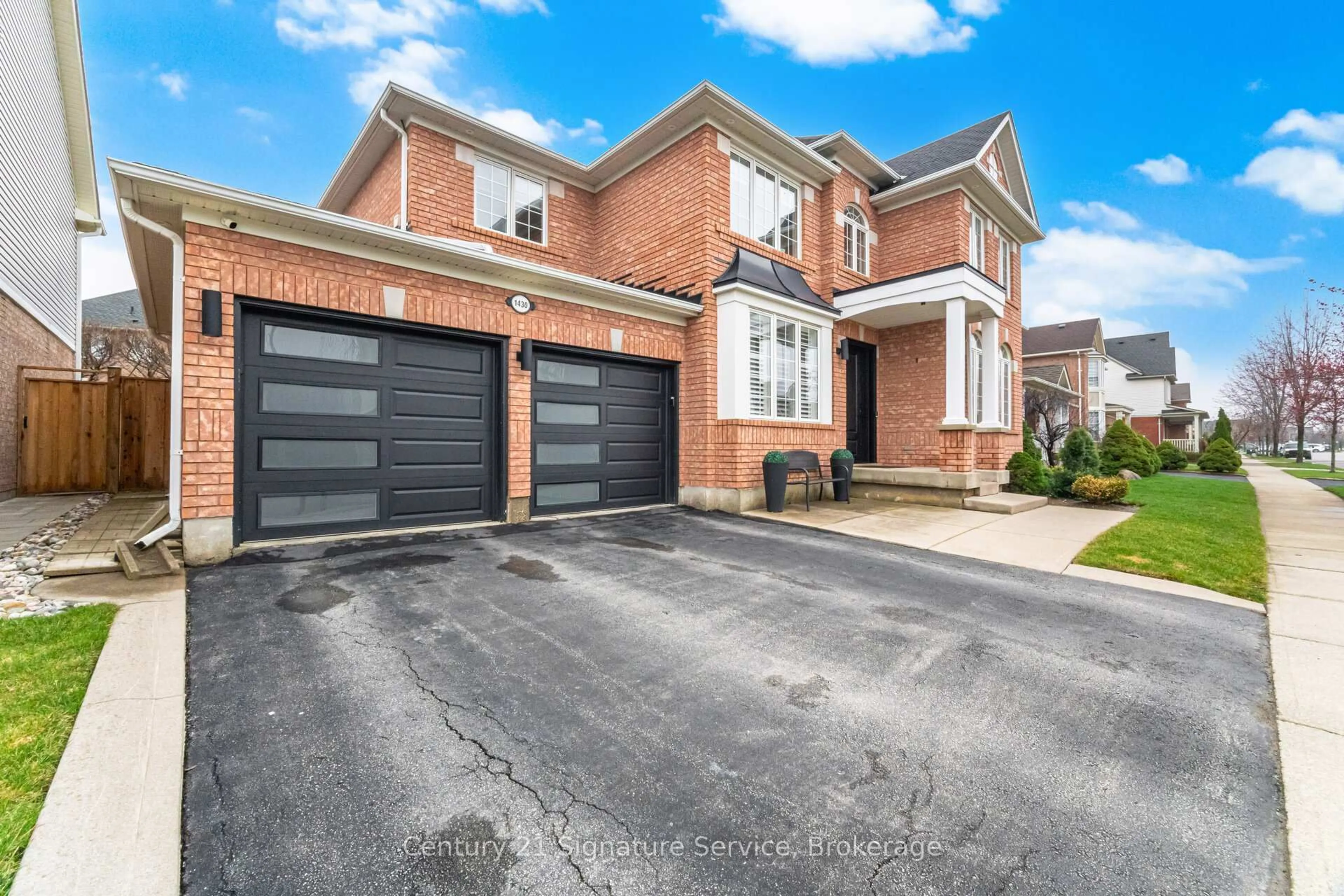 Home with brick exterior material, street for 1430 Hearst Blvd, Milton Ontario L9T 6M6