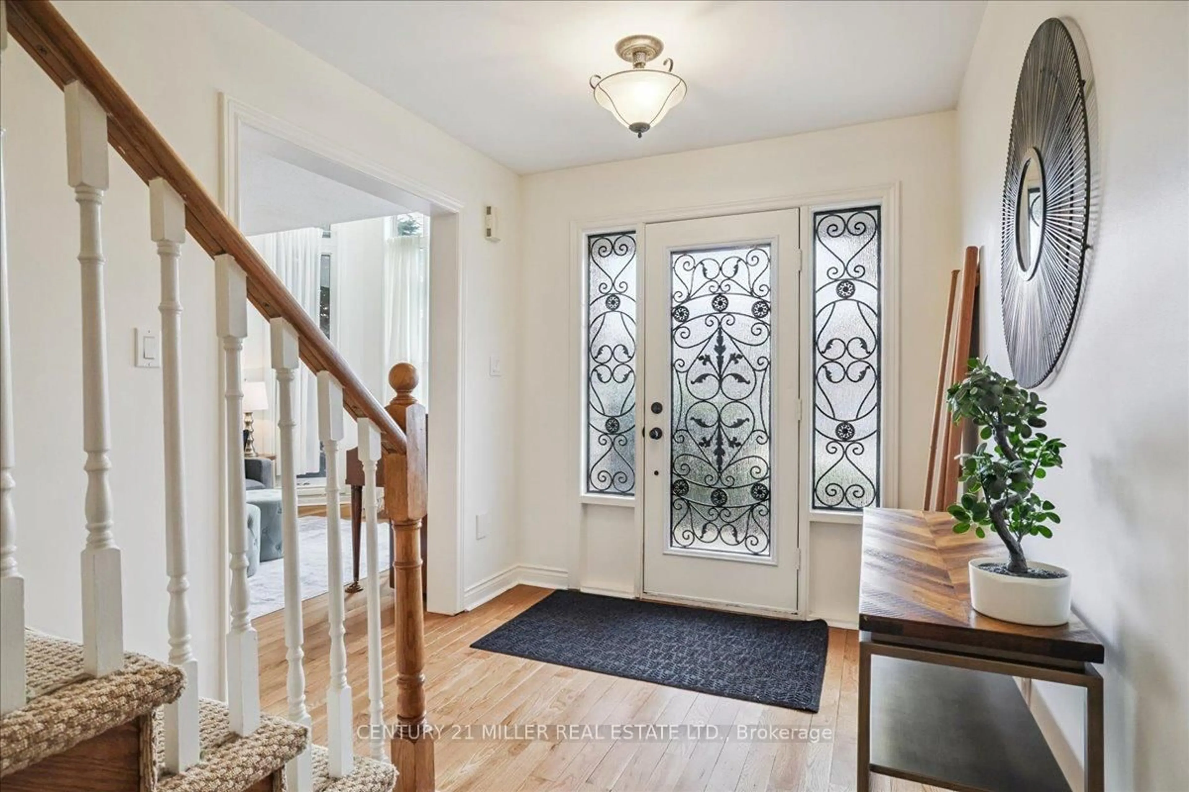 Indoor entryway for 2144 Grand Ravine Dr, Oakville Ontario L6H 6B4