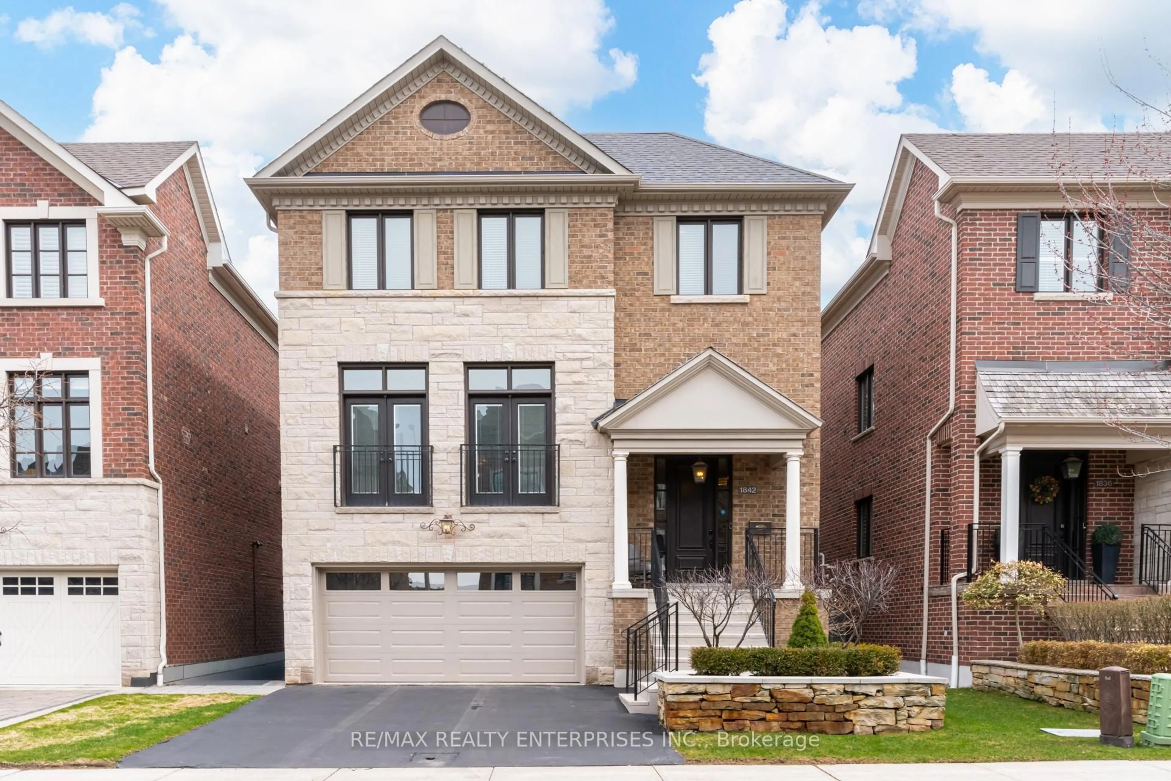 Home with brick exterior material, street for 1842 Pagehurst Ave, Mississauga Ontario L4X 1Y6