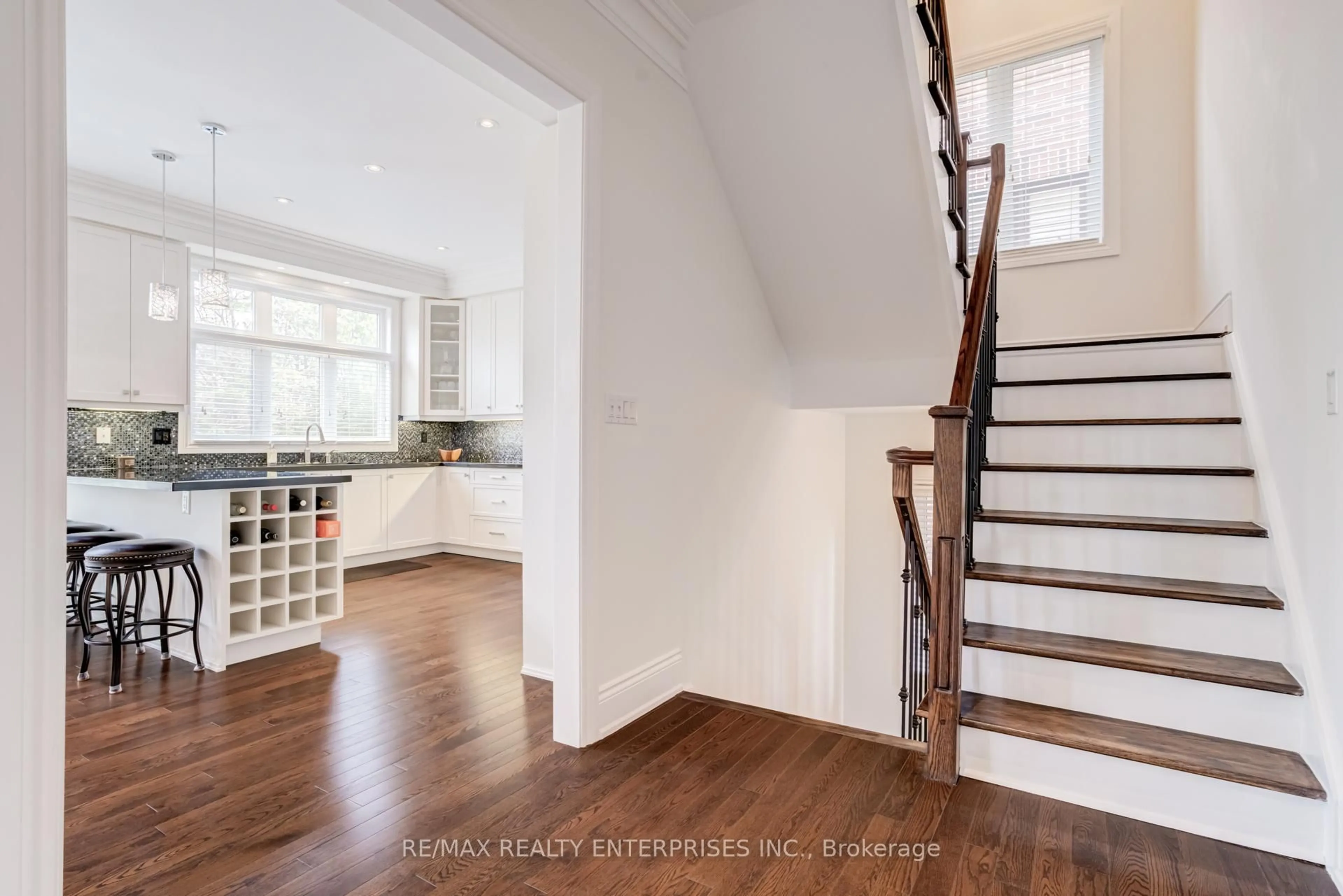 Indoor entryway for 1842 Pagehurst Ave, Mississauga Ontario L4X 1Y6