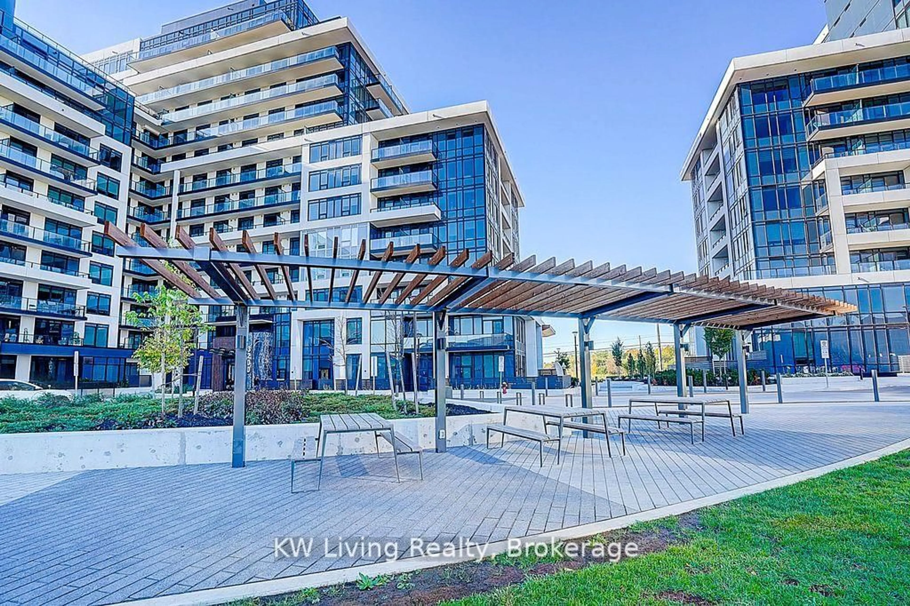 Patio, unknown for 3200 William Coltson Ave #724, Oakville Ontario L6H 7X9