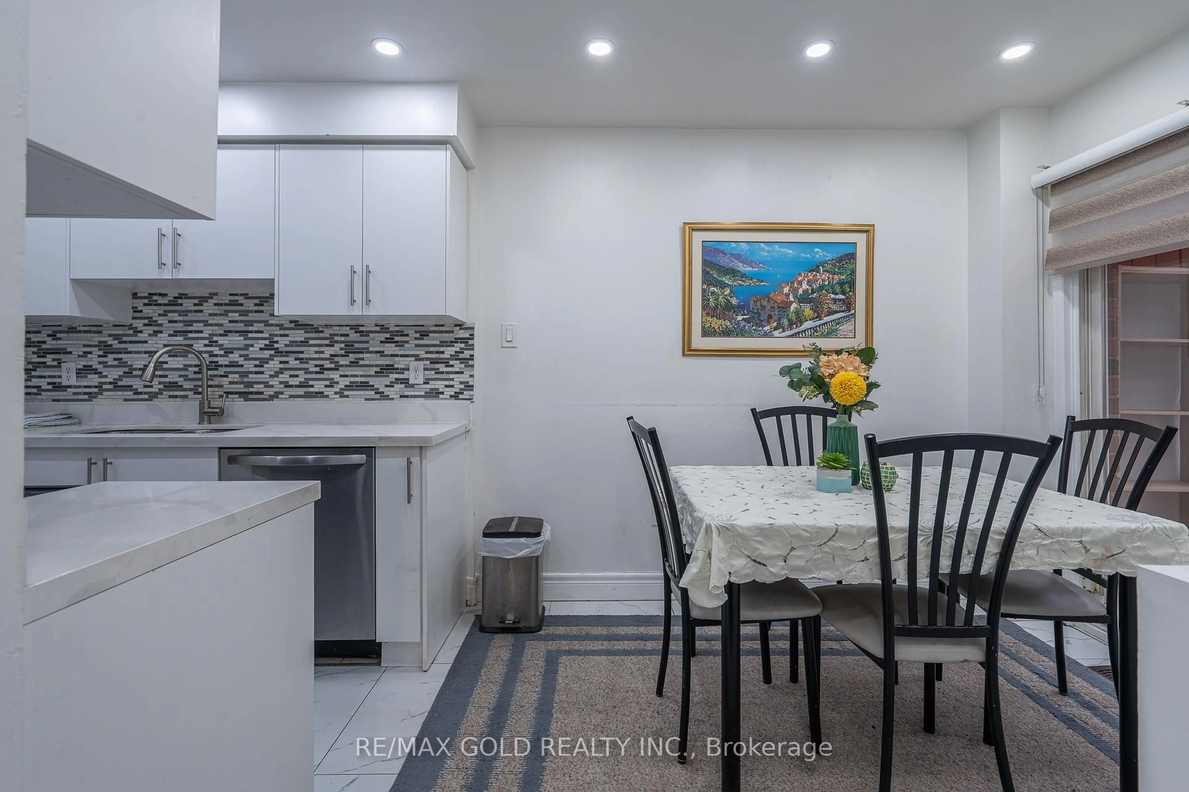 Unknown for 102 Bunchberry Way, Brampton Ontario L6R 2E8