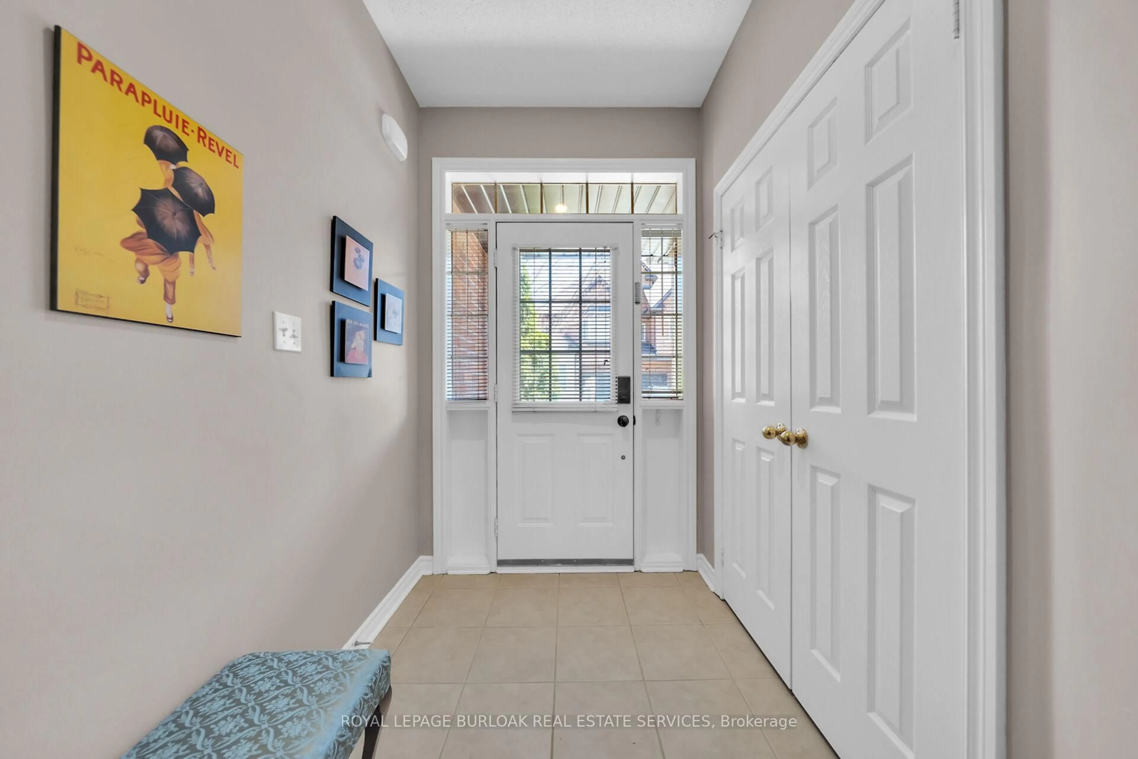 Indoor entryway for 300 Ravineview Way #41, Oakville Ontario L6H 7J2