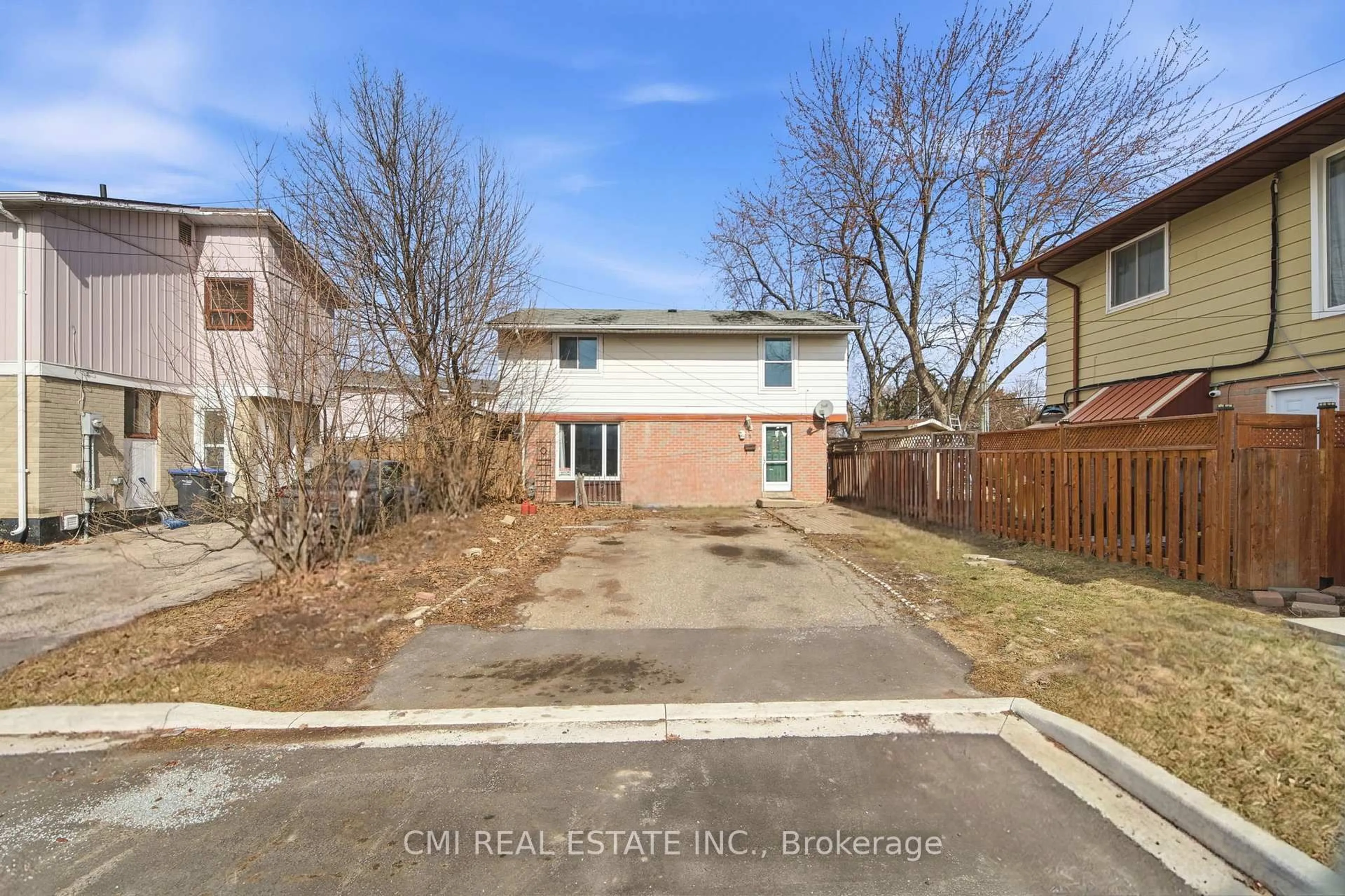 A pic from outside/outdoor area/front of a property/back of a property/a pic from drone, street for 8 Huronia Crt, Brampton Ontario L6S 2C7