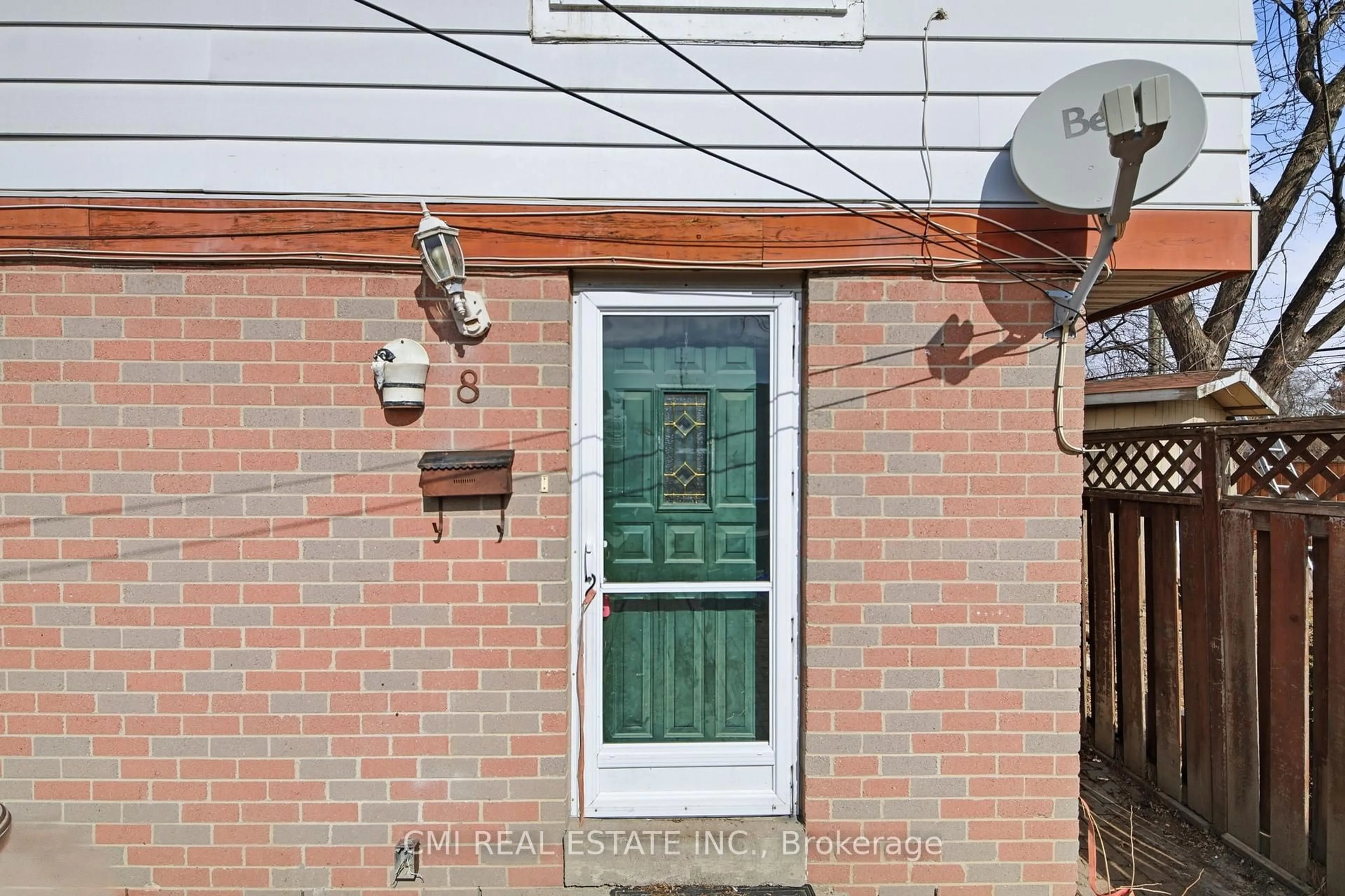 Unknown for 8 Huronia Crt, Brampton Ontario L6S 2C7