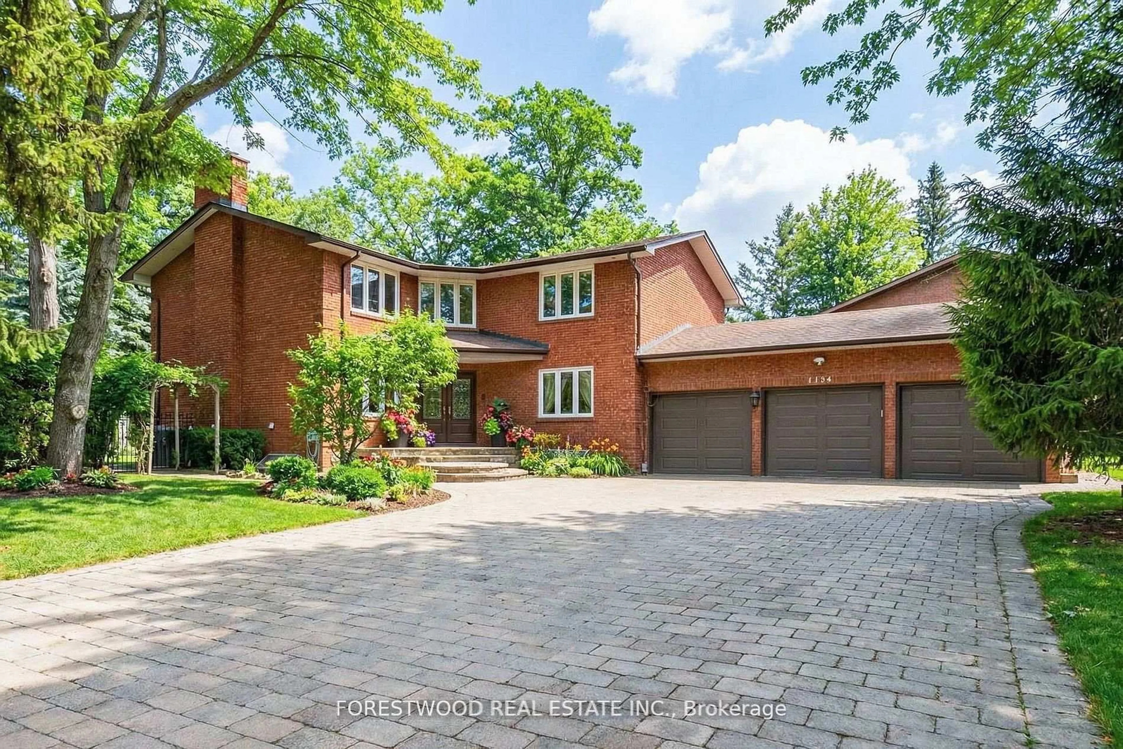 Home with brick exterior material, street for 2176 Autumn Breeze Dr, Mississauga Ontario L5B 1R4