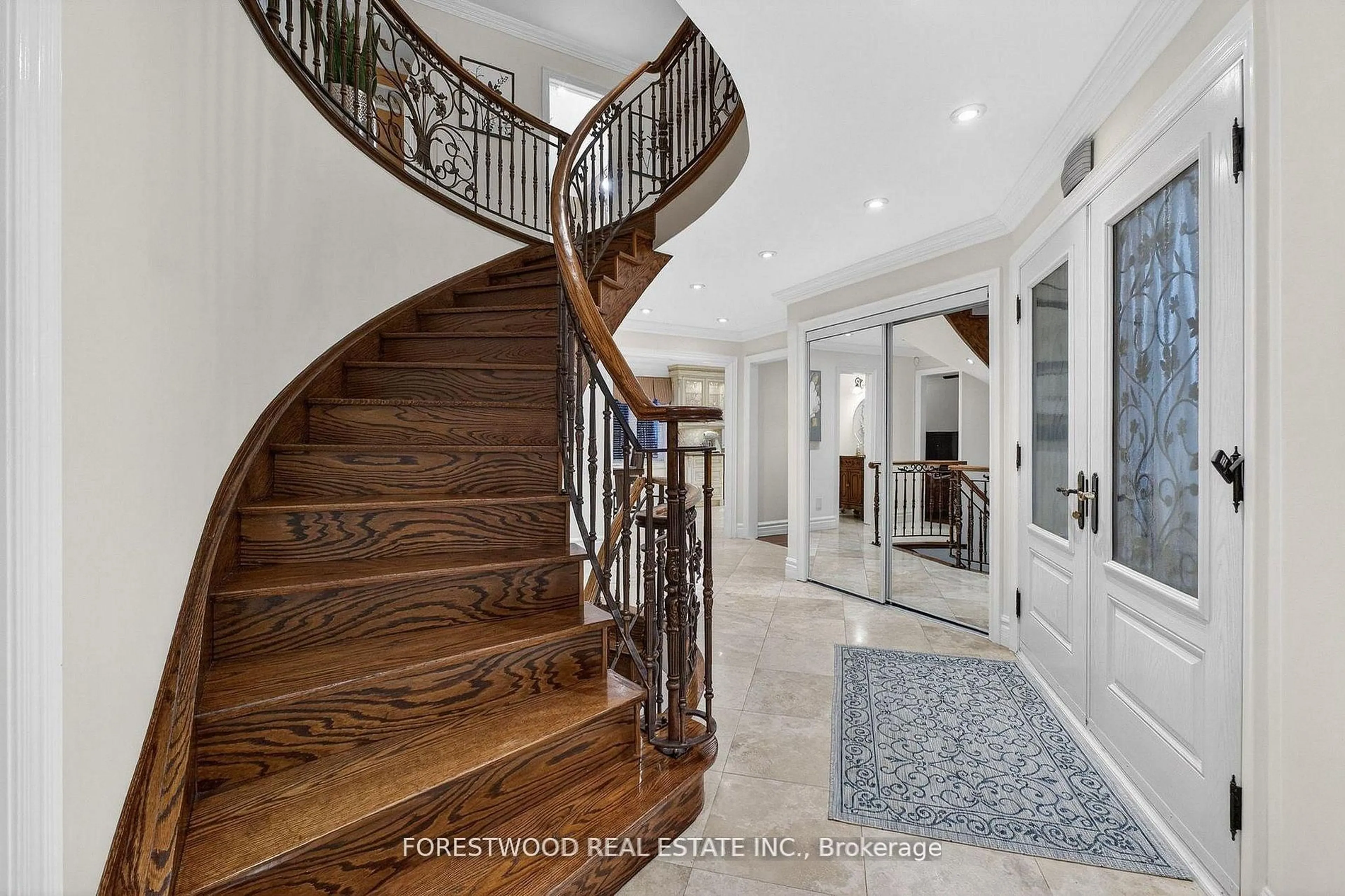 Unknown for 2176 Autumn Breeze Dr, Mississauga Ontario L5B 1R4