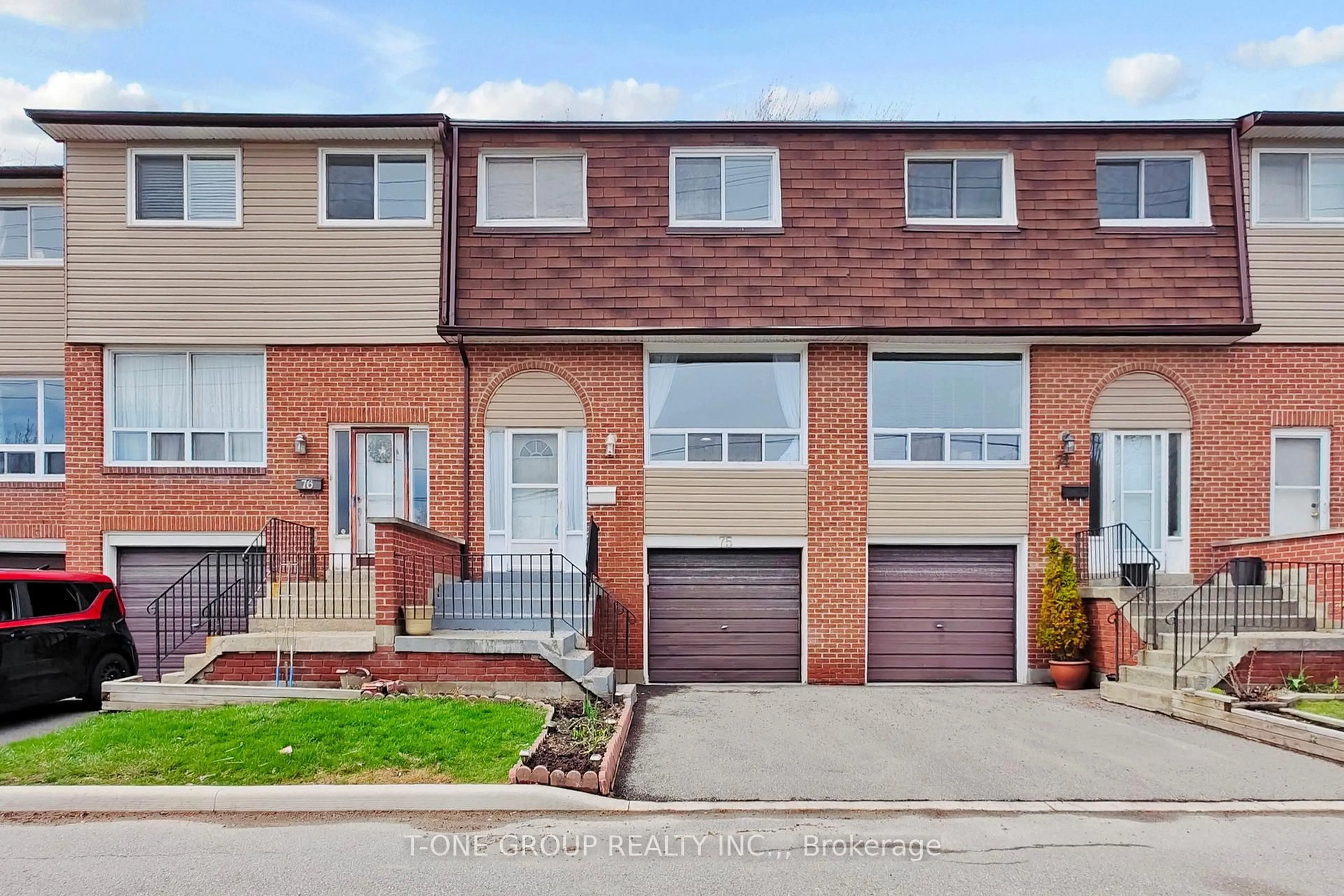 Home with brick exterior material, street for 3025 Cedarglen Gate #75, Mississauga Ontario L5C 2V7