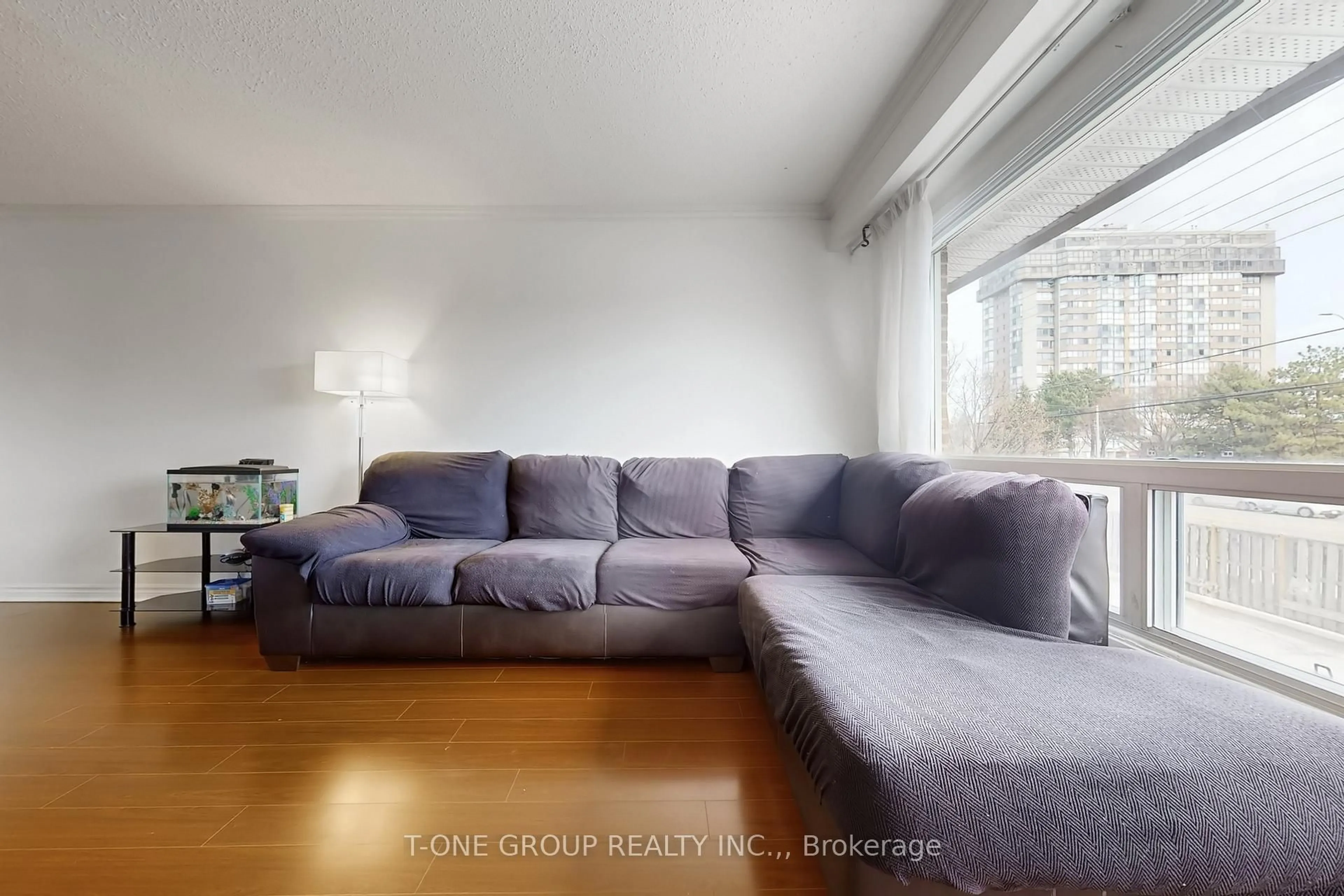 Living room with furniture, floor is not visible for 3025 Cedarglen Gate #75, Mississauga Ontario L5C 2V7