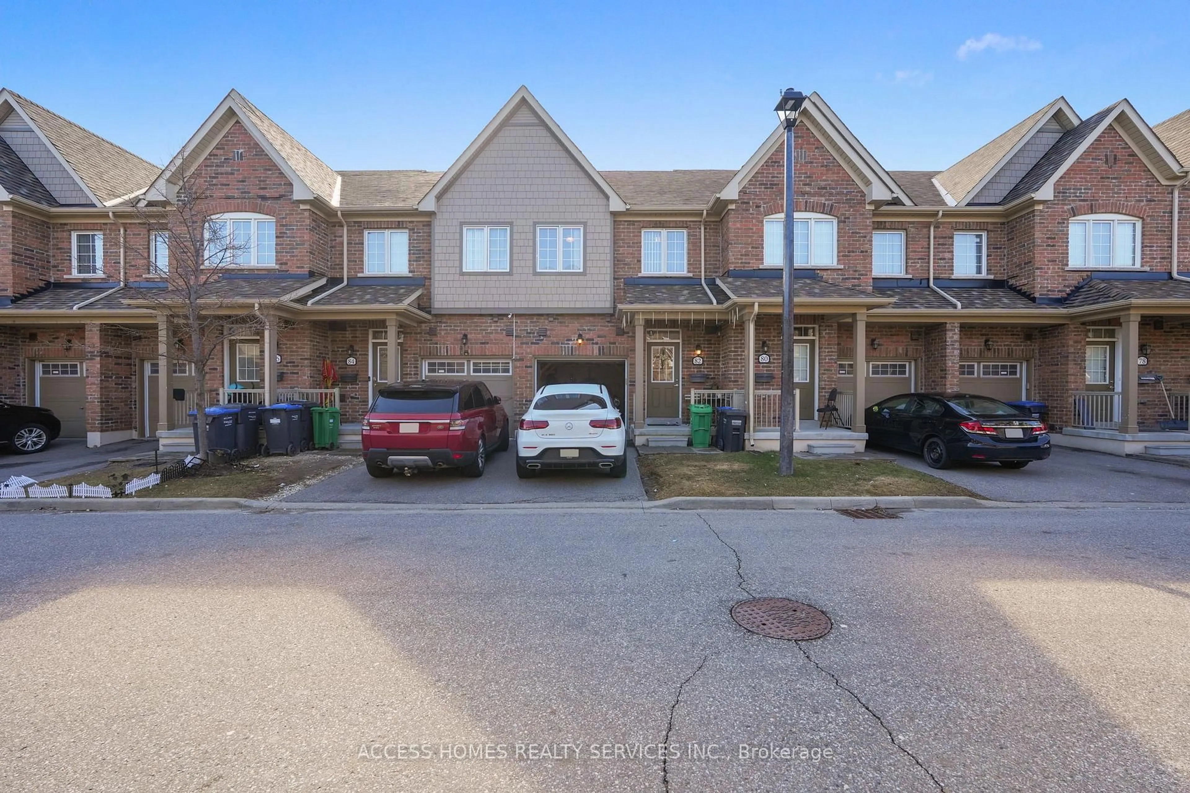A pic from outside/outdoor area/front of a property/back of a property/a pic from drone, street for 82 Utopia Way #82U, Brampton Ontario L6P 4A5