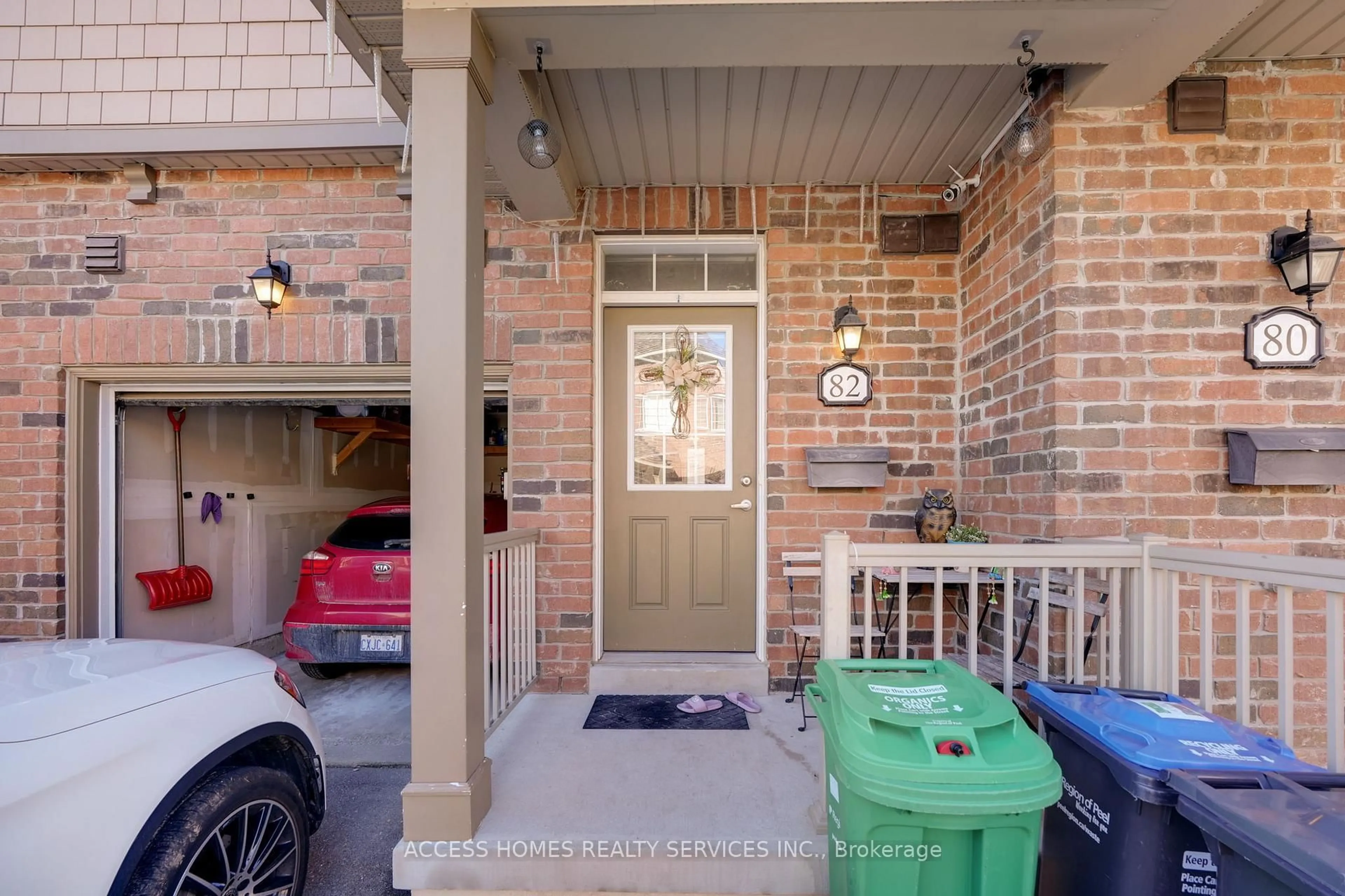 Indoor entryway for 82 Utopia Way #82U, Brampton Ontario L6P 4A5