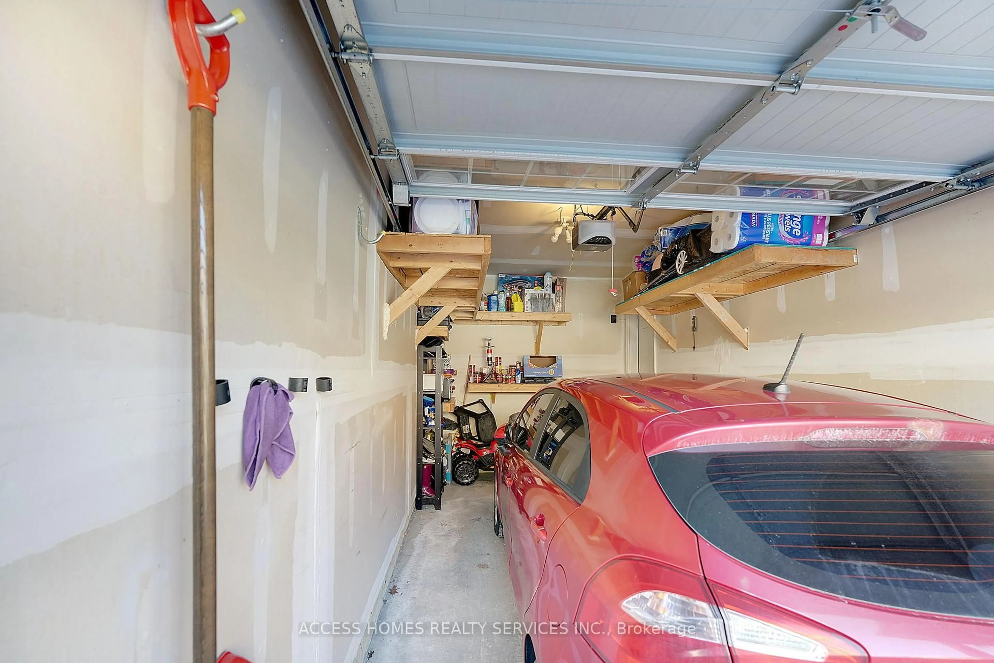 Indoor garage for 82 Utopia Way #82U, Brampton Ontario L6P 4A5