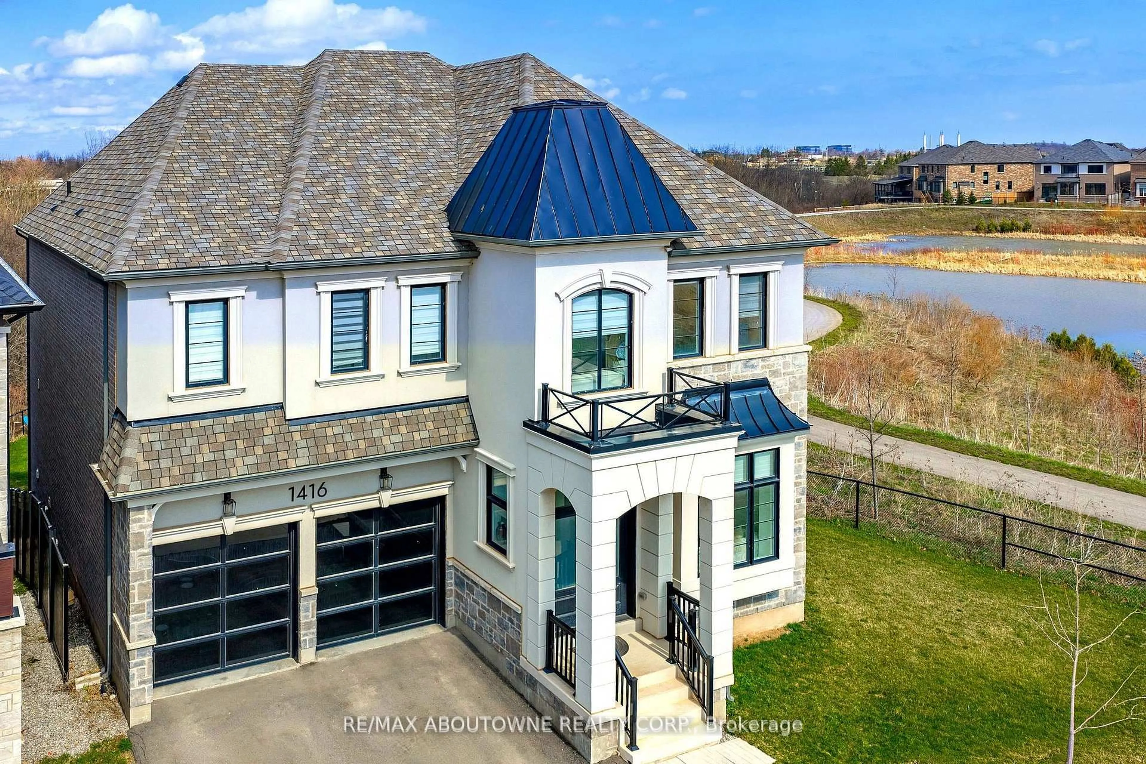 A pic from outside/outdoor area/front of a property/back of a property/a pic from drone, water/lake/river/ocean view for 1416 Ford Strathy Cres, Oakville Ontario L6H 6E3