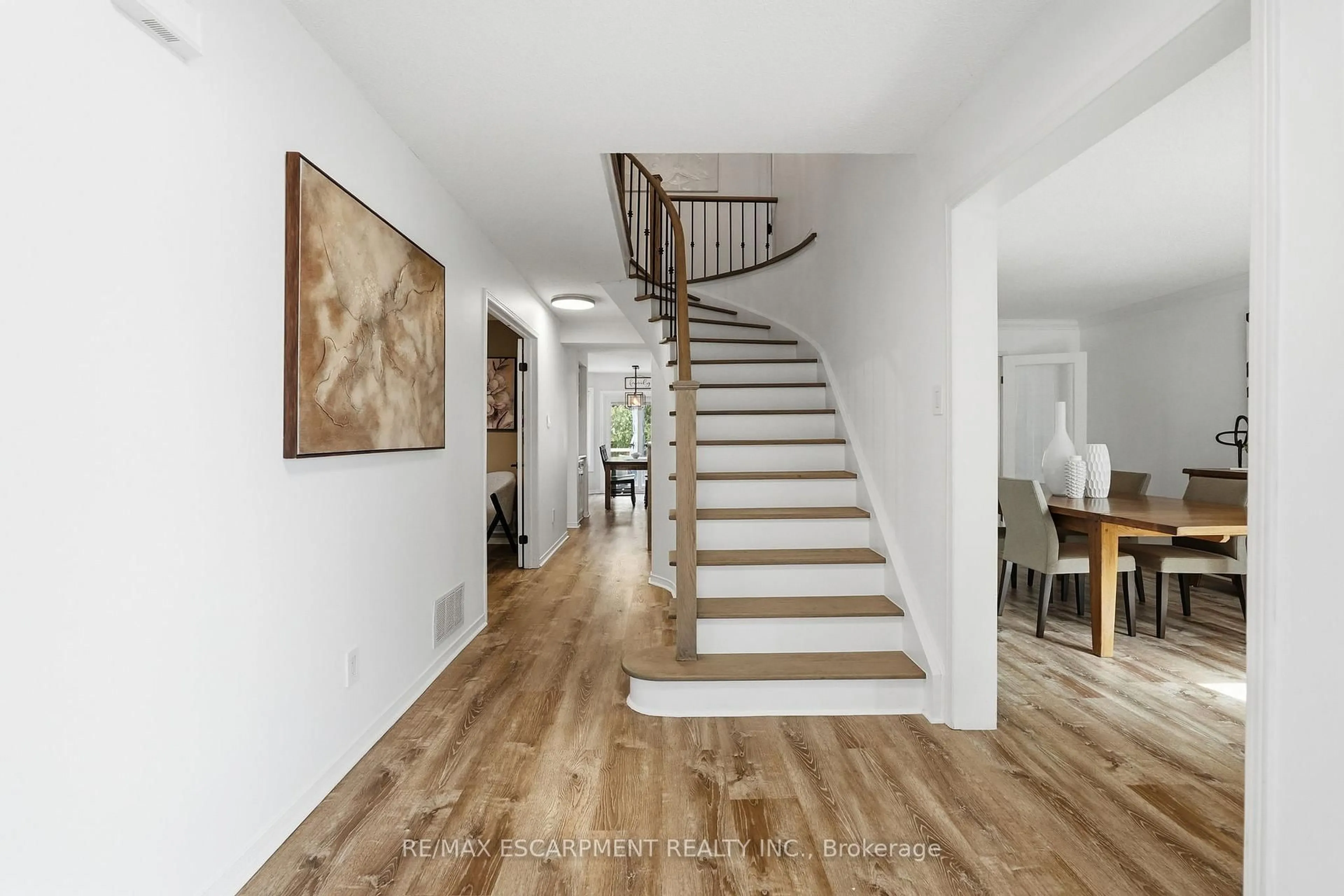 Stairs for 2493 Newport St, Burlington Ontario L7M 3X7